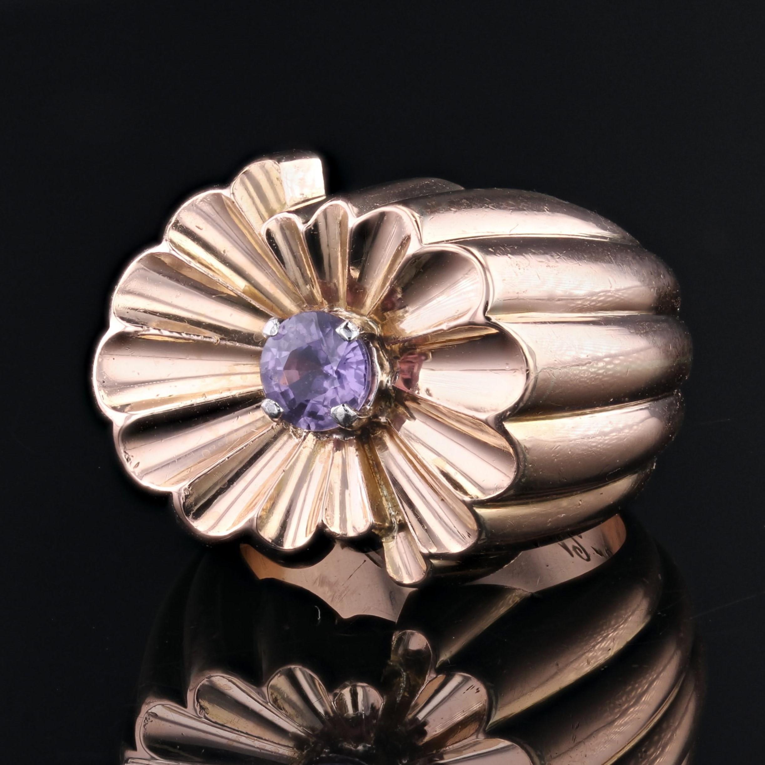 French 1950s Natural Purple Sapphire 18 Karat Yellow Gold Gadrooned Tank Ring For Sale 1