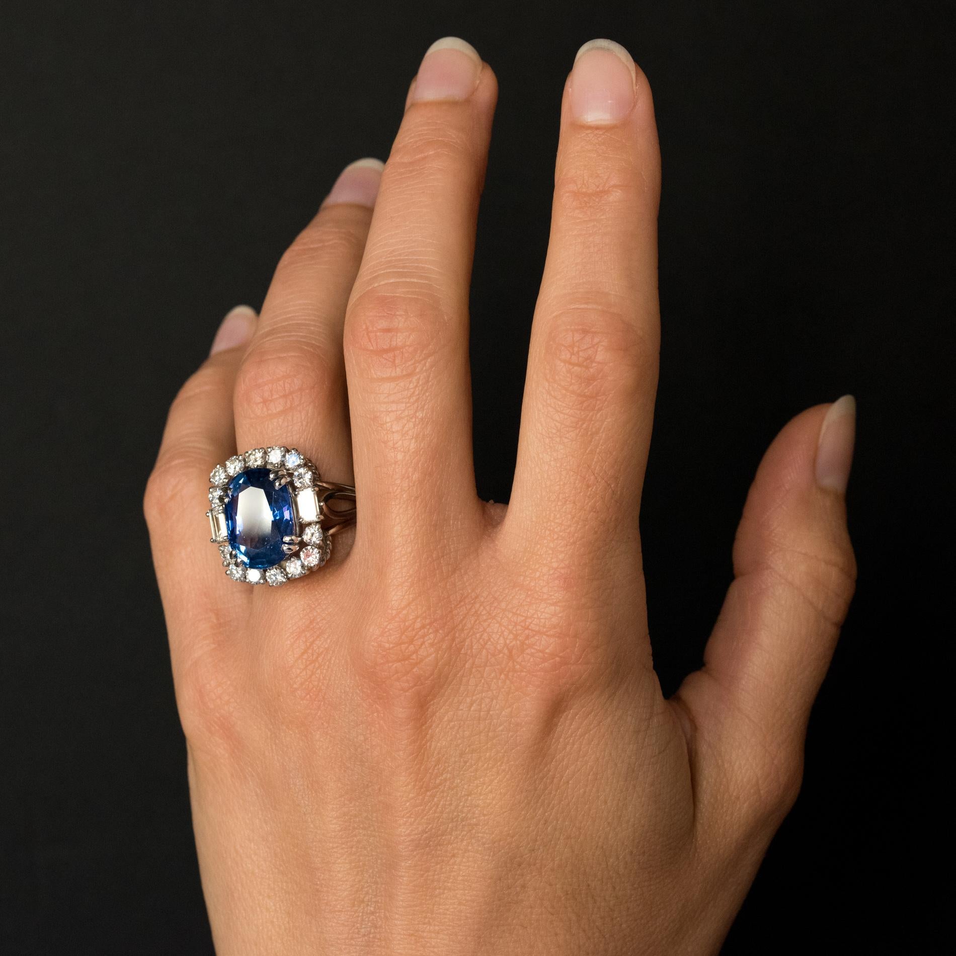 French 1950s No Heat Ceylon Cushion Cut Sapphire Diamonds Platinum Cocktail Ring For Sale 9