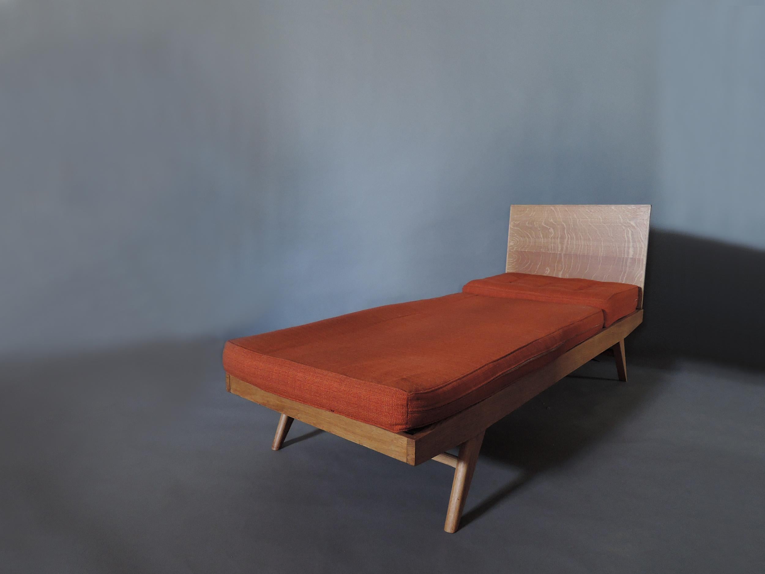 Mid-Century Modern French 1950s Oak Banquette, Daybed by Free-Span For Sale