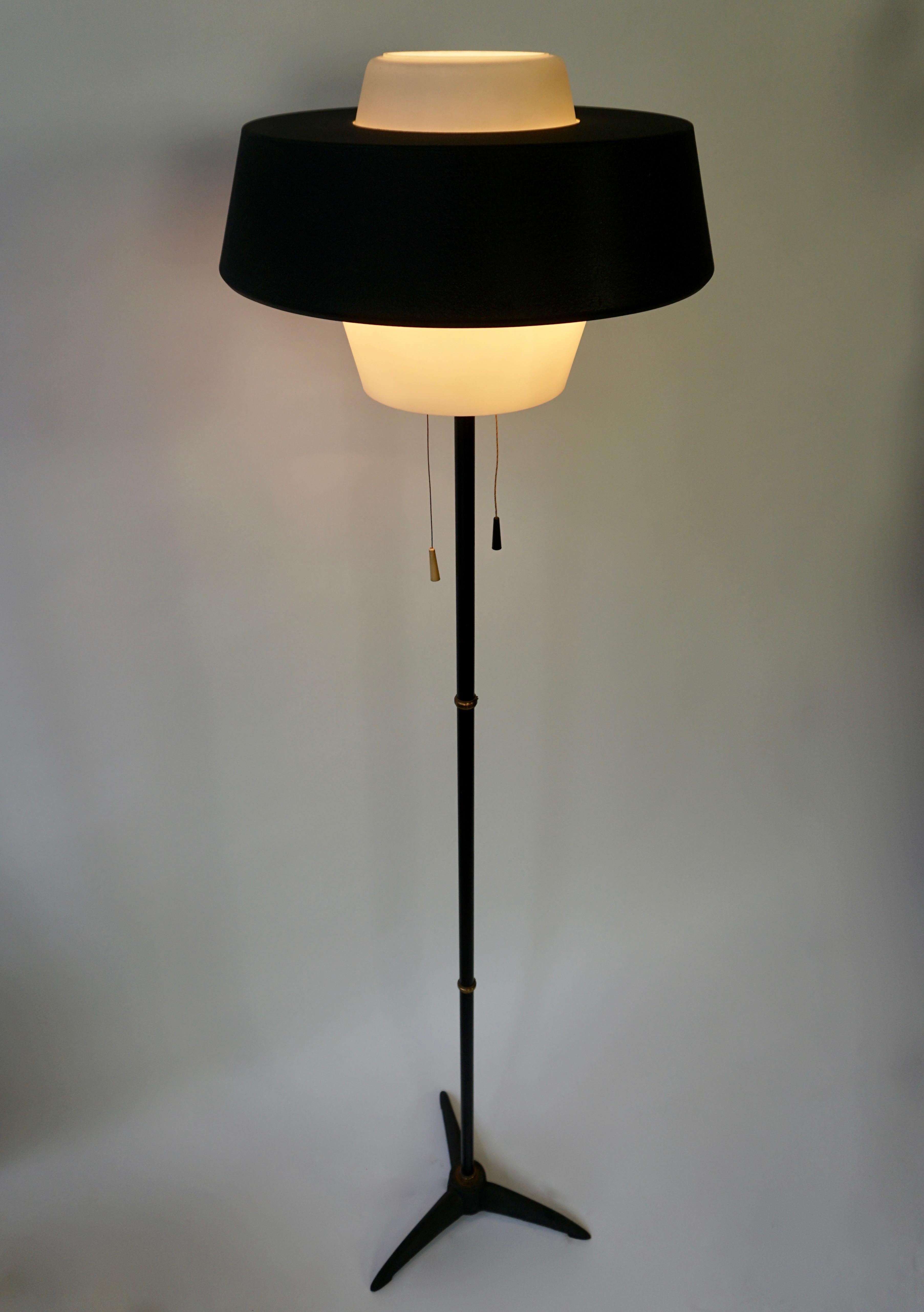 Métal Rare lampadaire en métal noir et opaline par Louis Kalff, The Netherlands 1950s en vente