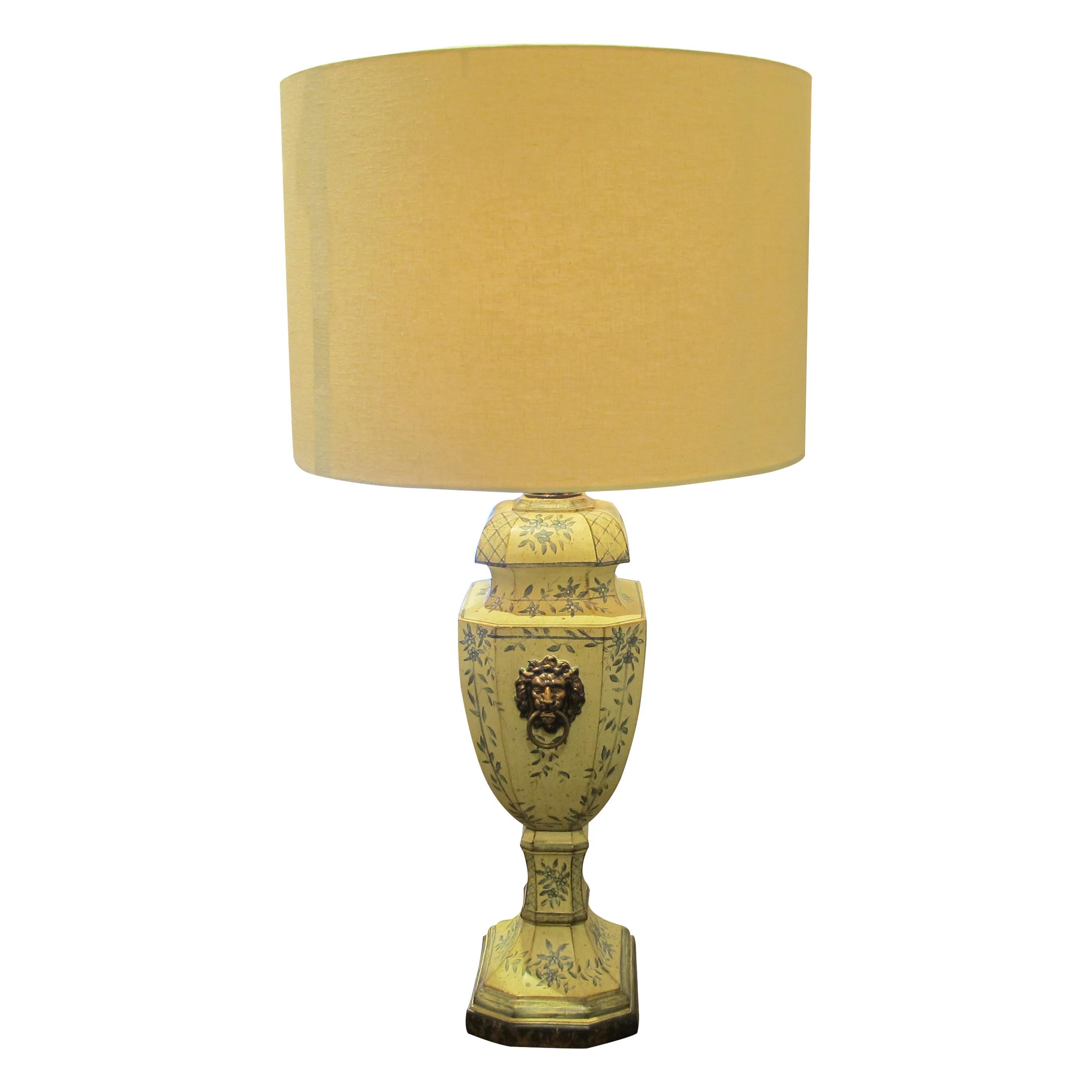French 1950s Pair of Hand-painted Toleware Table Lamps In Good Condition For Sale In London, GB
