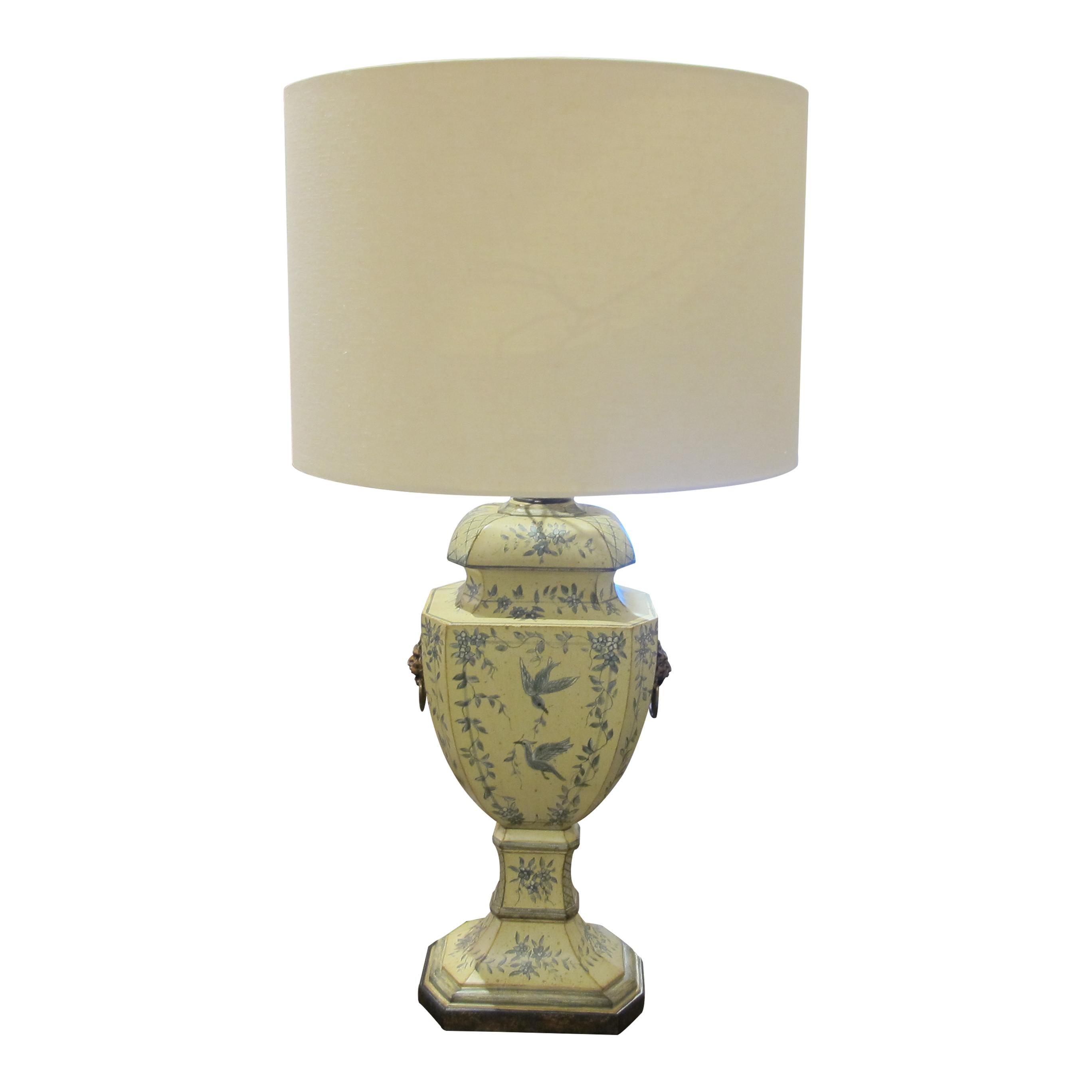 French 1950s Pair of Hand-painted Toleware Table Lamps In Good Condition For Sale In London, GB
