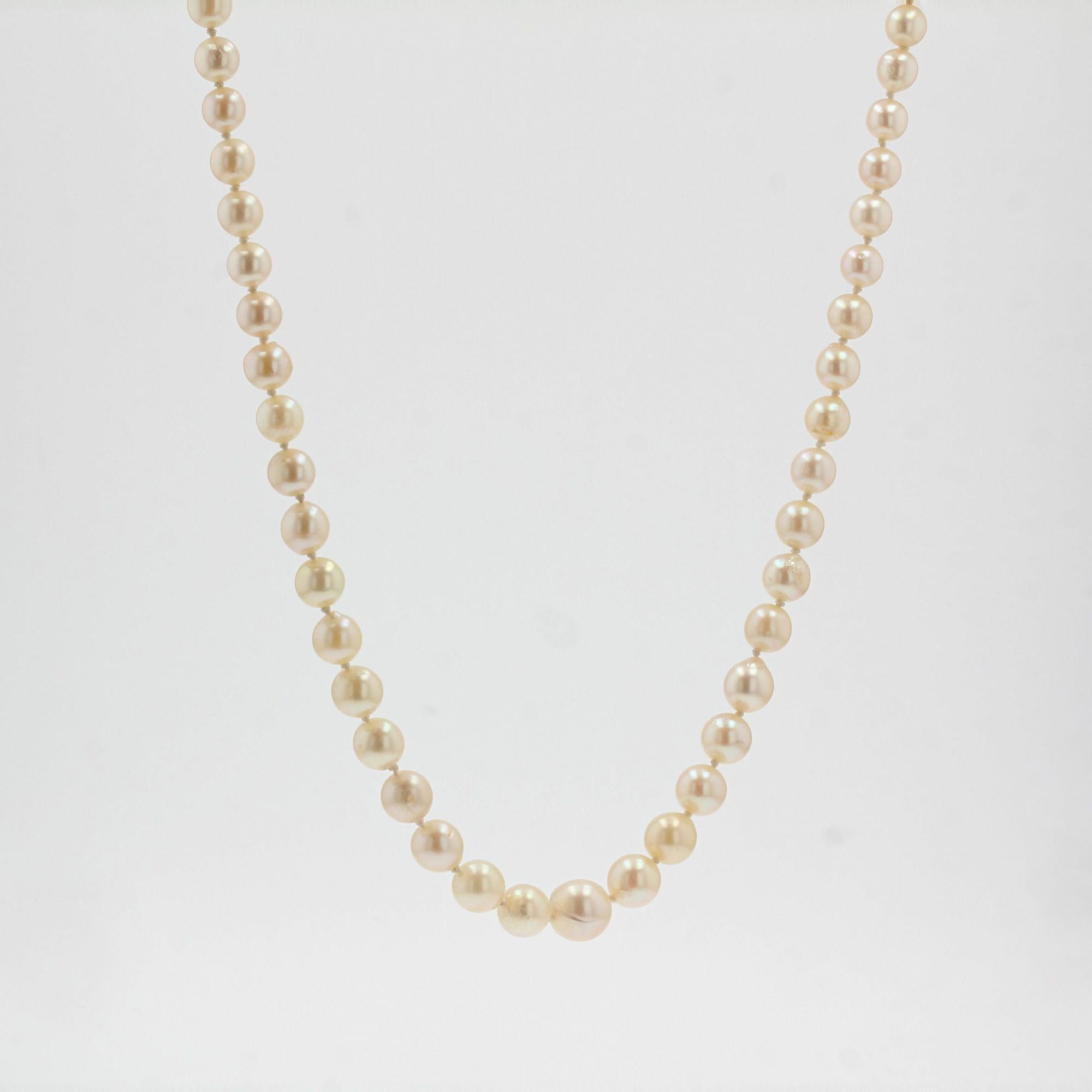 French 1950s Pearly Cream Cultured Pearl Falling Necklace For Sale 4