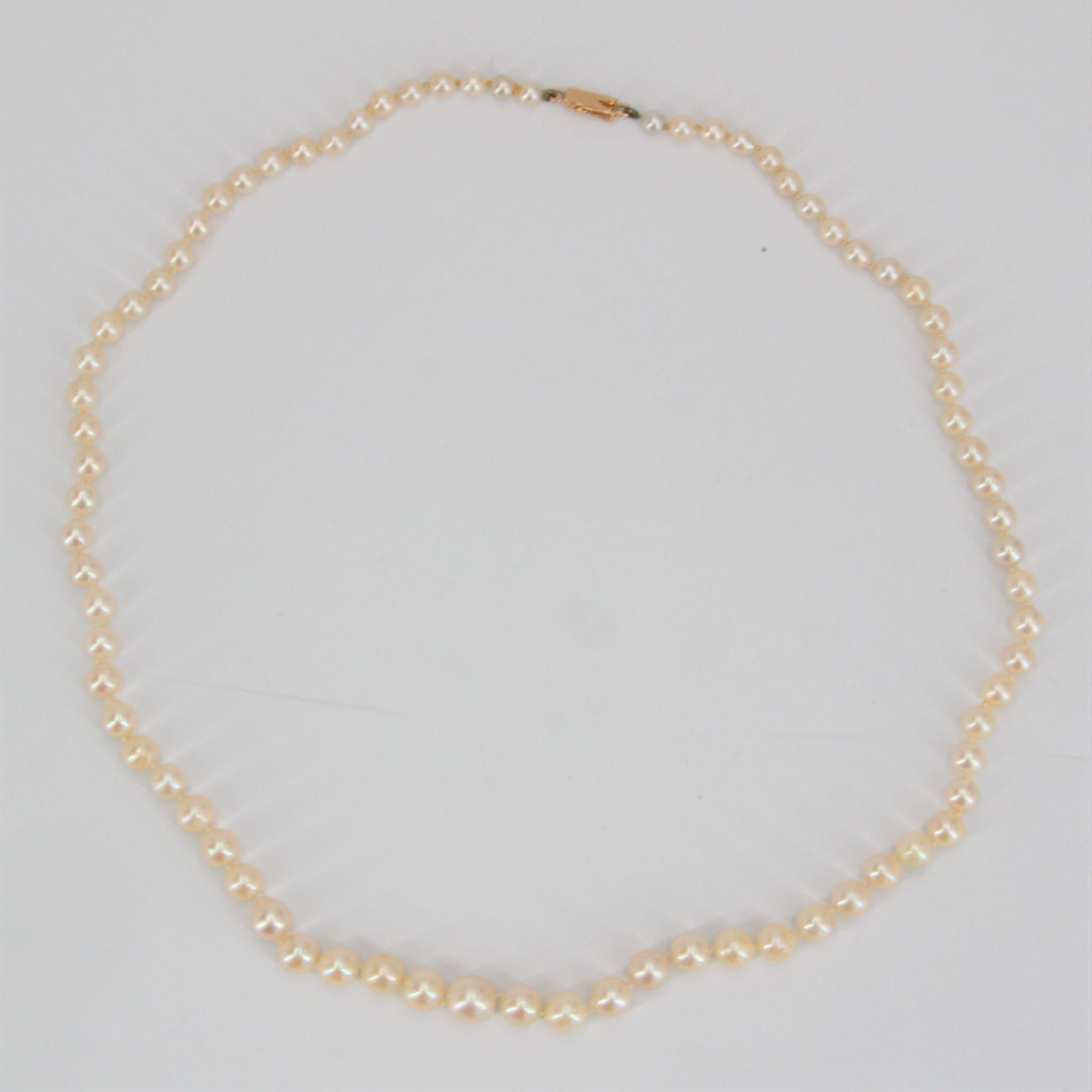 French 1950s Pearly Cream Cultured Pearl Falling Necklace In Good Condition For Sale In Poitiers, FR