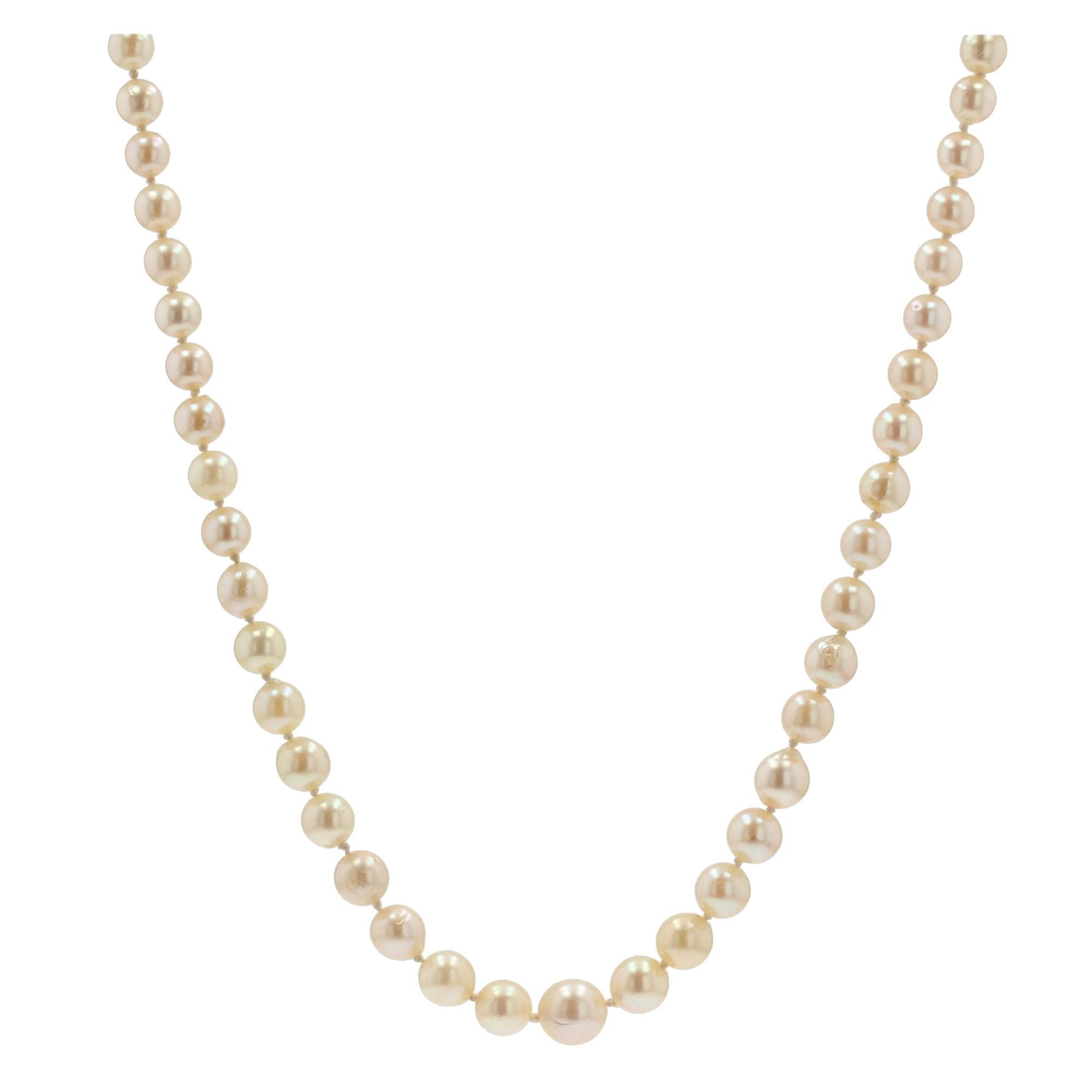 French 1950s Pearly Cream Cultured Pearl Falling Necklace For Sale