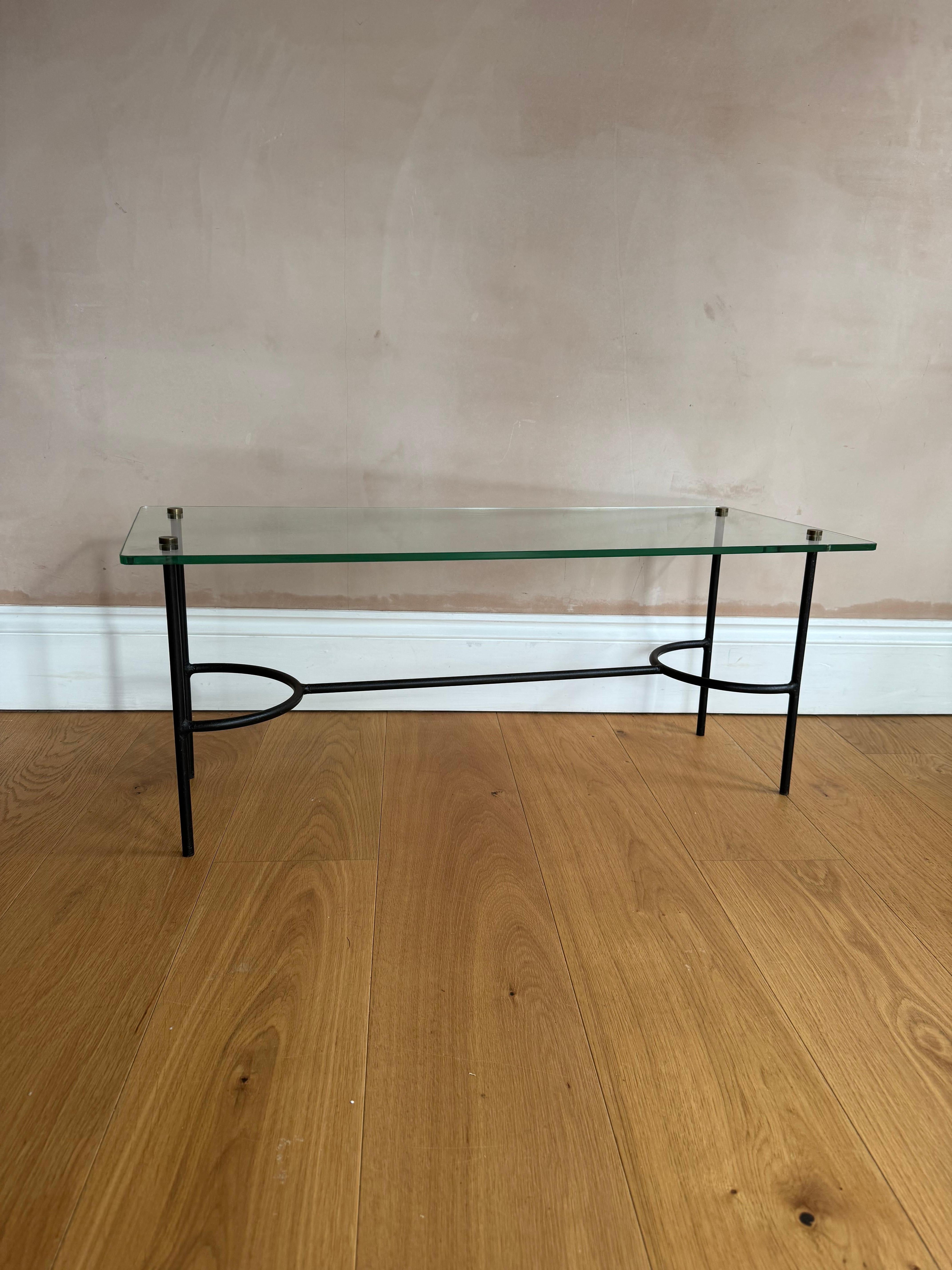 French 1950’s Pierre Guariche small coffee table Francés en venta