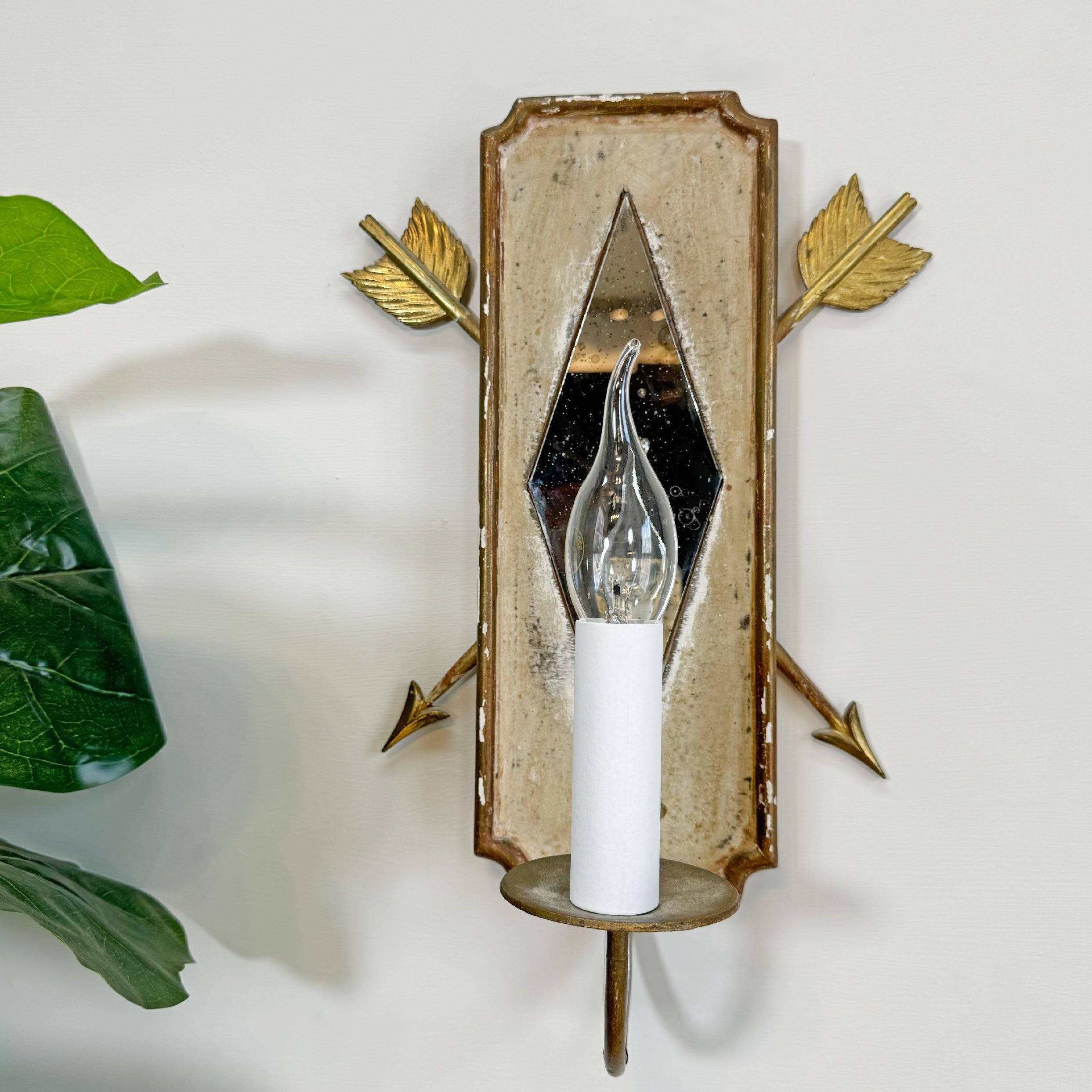 French 1950's Polychrome and Giltwood Mirrored Wall Light with Arrow Decoration For Sale 5