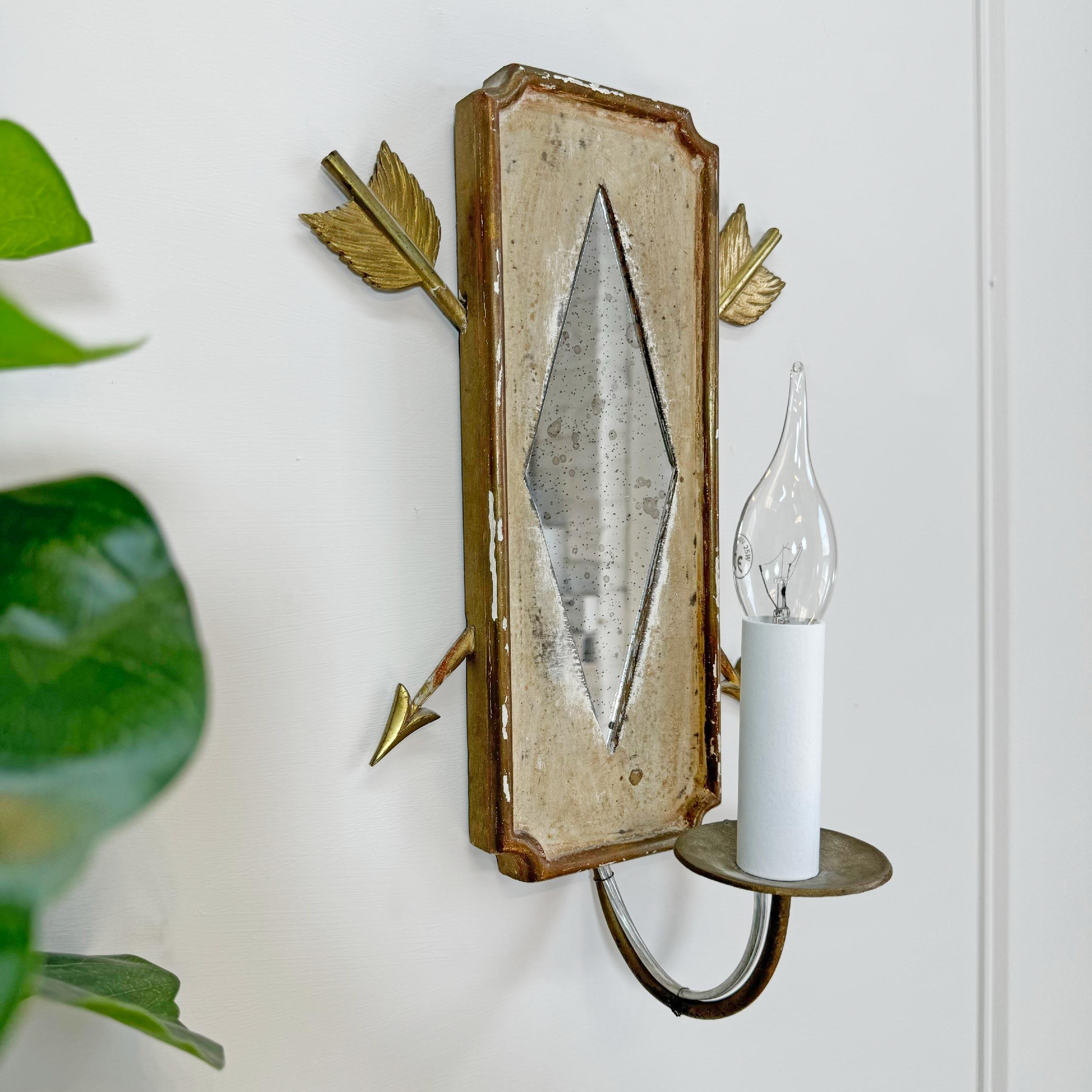 French 1950's Polychrome and Giltwood Mirrored Wall Light with Arrow Decoration For Sale 7