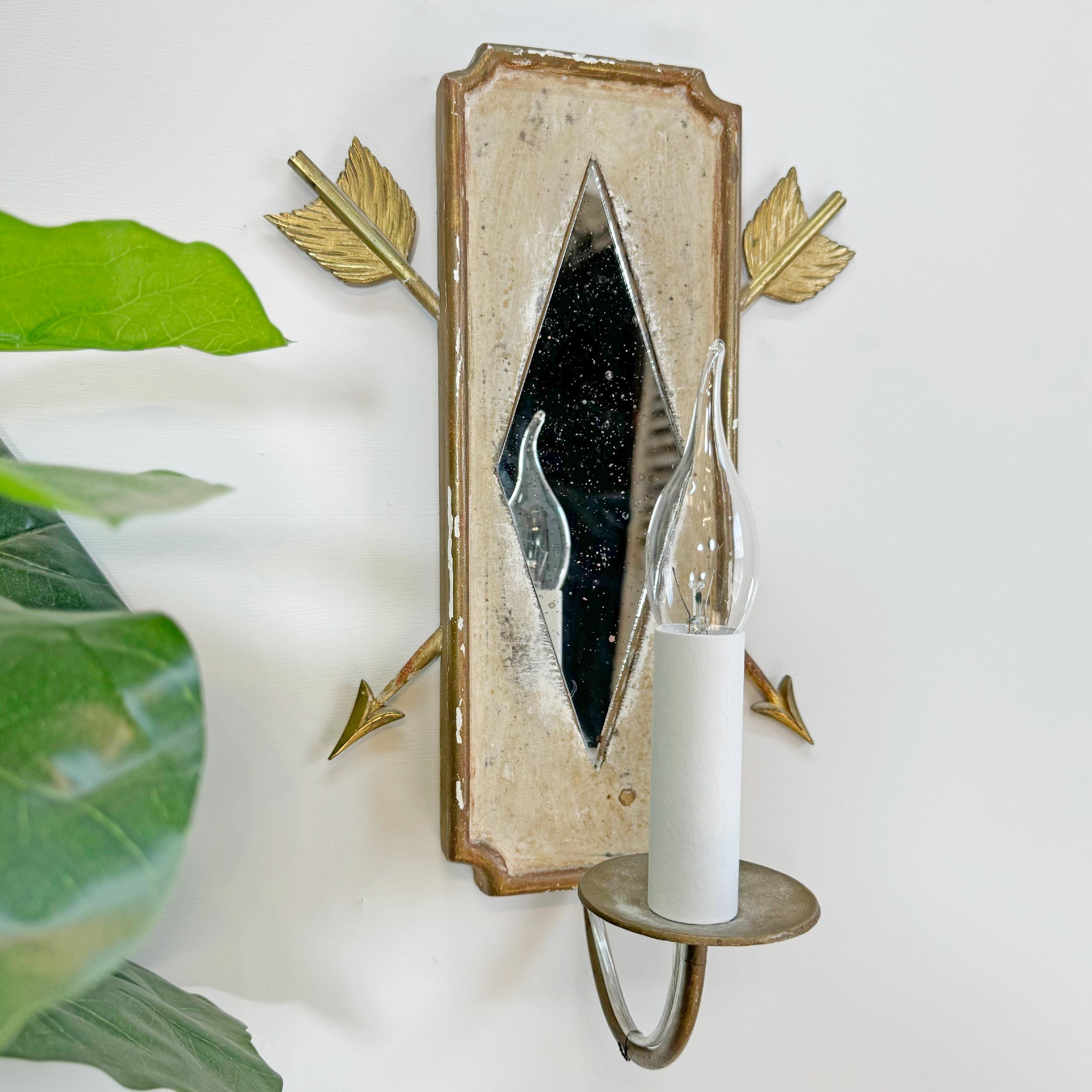 French 1950's Polychrome and Giltwood Mirrored Wall Light with Arrow Decoration For Sale 2
