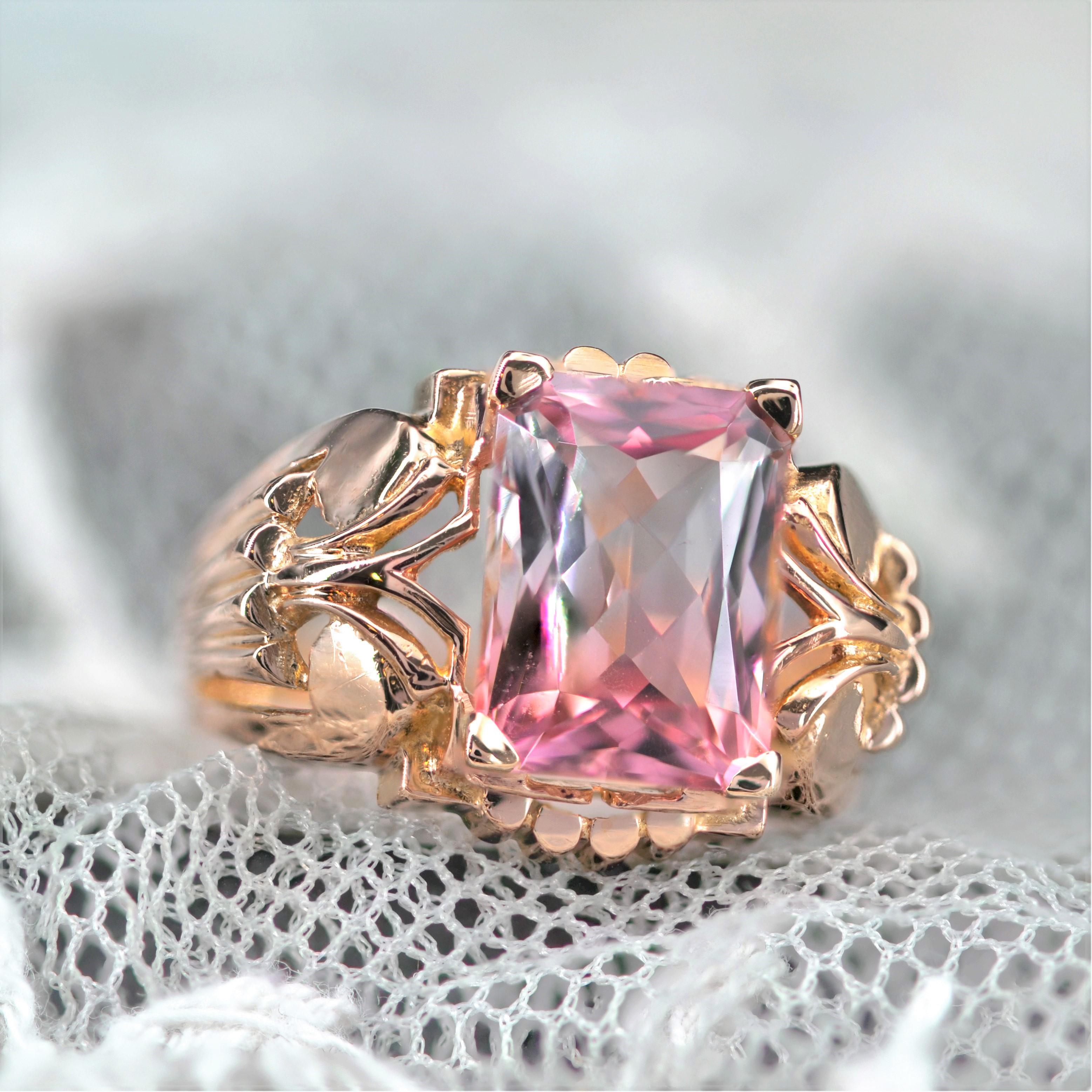 Quadrato Anello francese anni '50 con tormalina policroma in oro rosa 18 carati in vendita