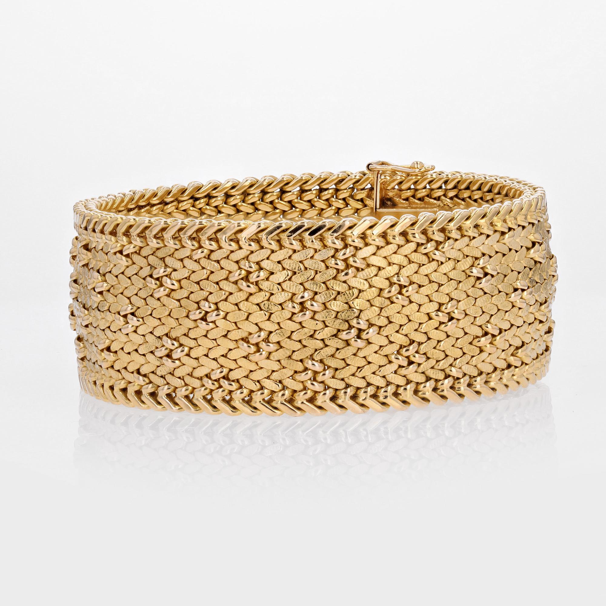 French 1950s Retro 18 Karat Rose Gold Polish Mesh Bracelet In Good Condition For Sale In Poitiers, FR