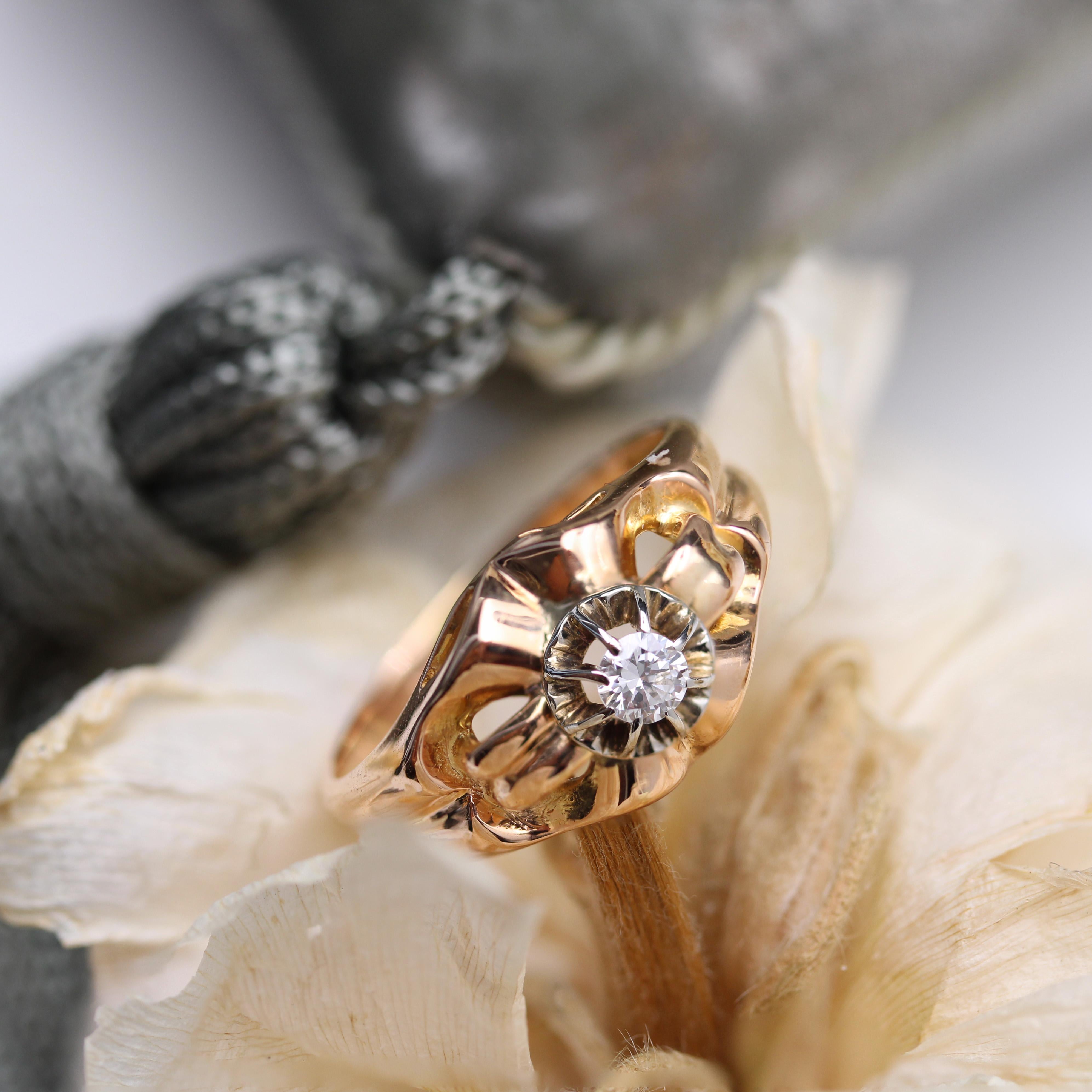 French 1950s Retro Diamond 18 Karat Yellow Gold Ring For Sale 3