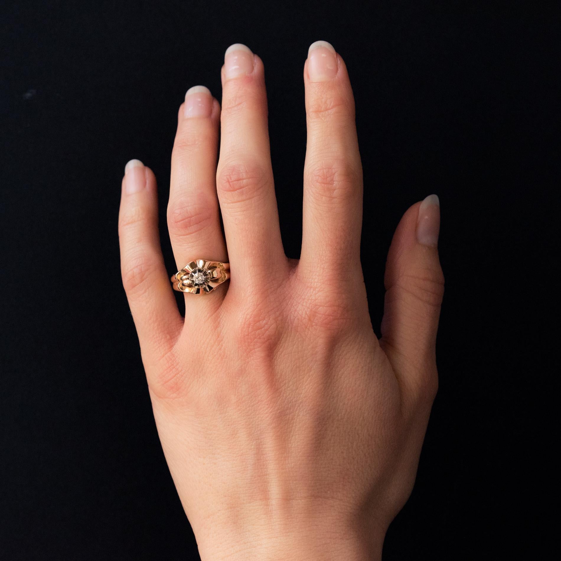 Ring in 18 karat yellow gold, eagle's head hallmark.
This antique ring forms an openwork drape on top with a brilliant-cut diamond in the center.
Total diamond weight: approximately 0.12 carat.
Height: 10.8 mm, width: 15 mm, thickness: 7.5 mm, width