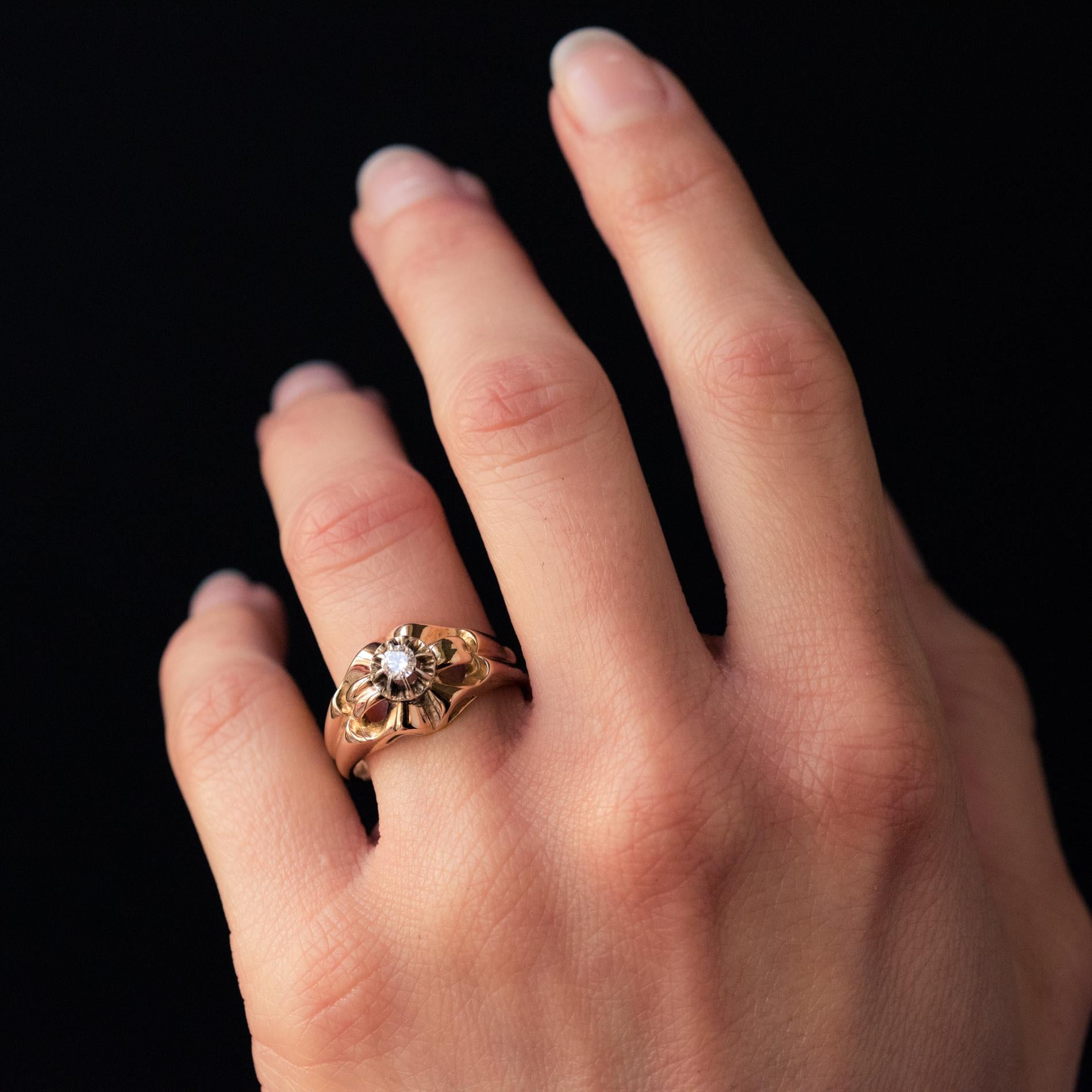 French 1950s Retro Diamond 18 Karat Yellow Gold Ring In Excellent Condition For Sale In Poitiers, FR