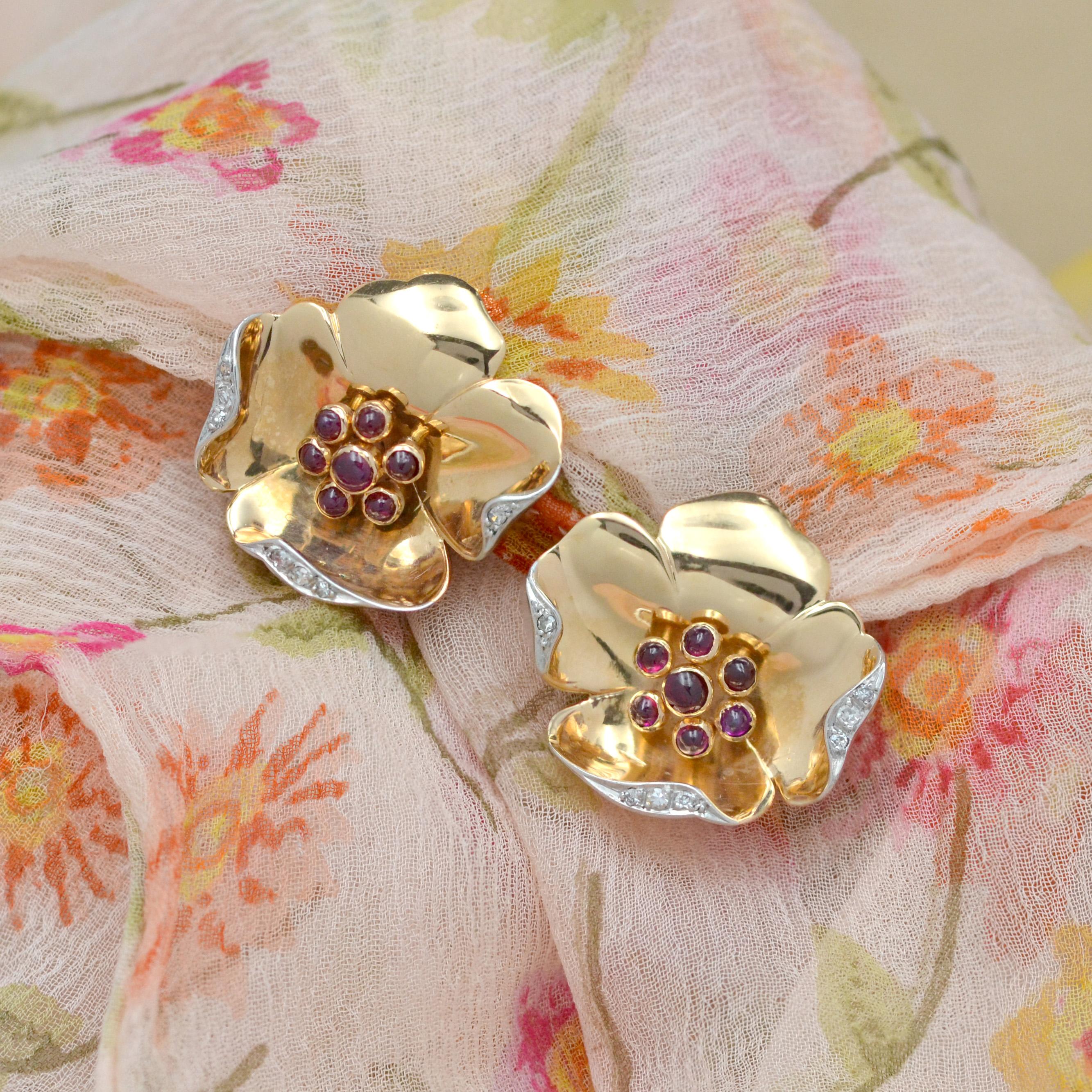 Cabochon French 1950s Ruby Diamonds 18 Karat Yellow Gold Flower Clip Earrings For Sale