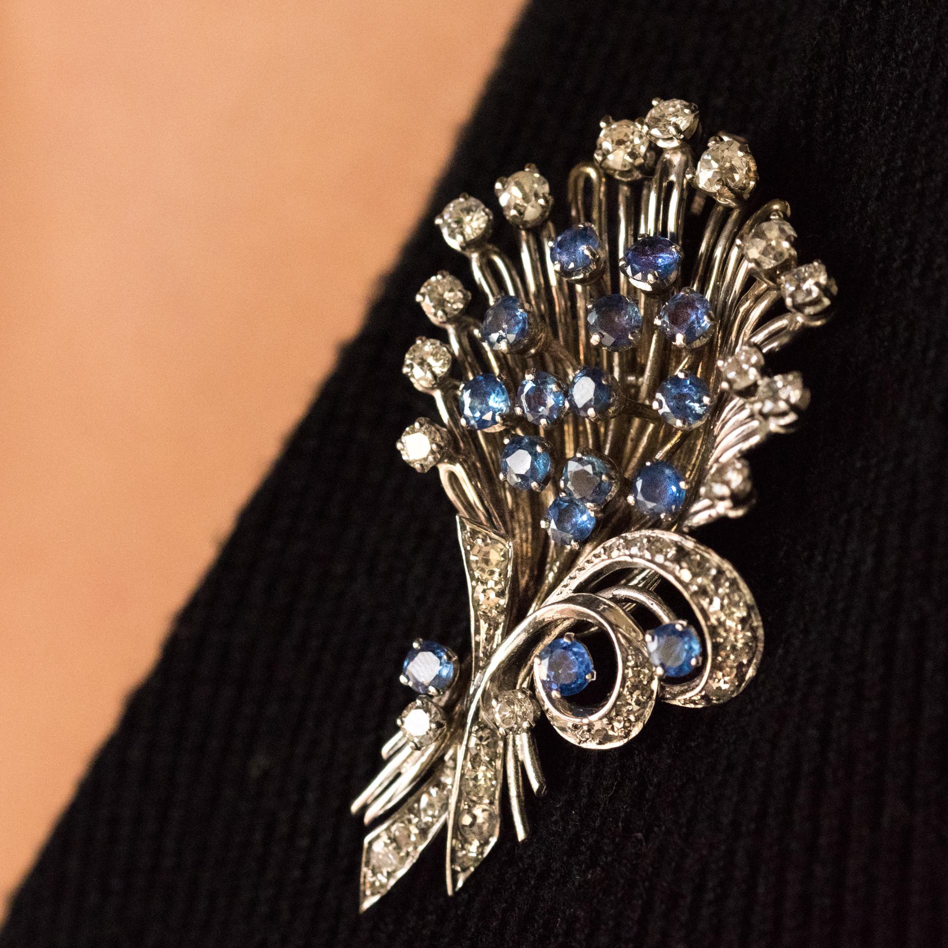 French 1950s Sapphire Diamond Platinum White Gold Bouquet Brooch In Good Condition In Poitiers, FR
