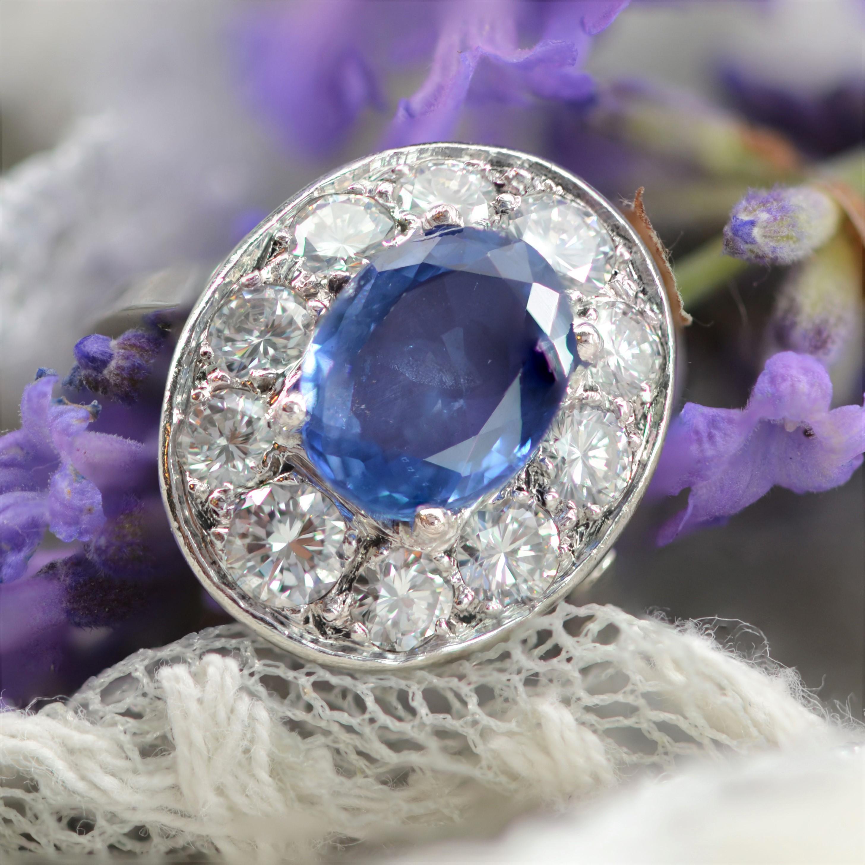 French 1950s Sapphire Diamonds 18 Karat White Gold Oval Ring For Sale 6