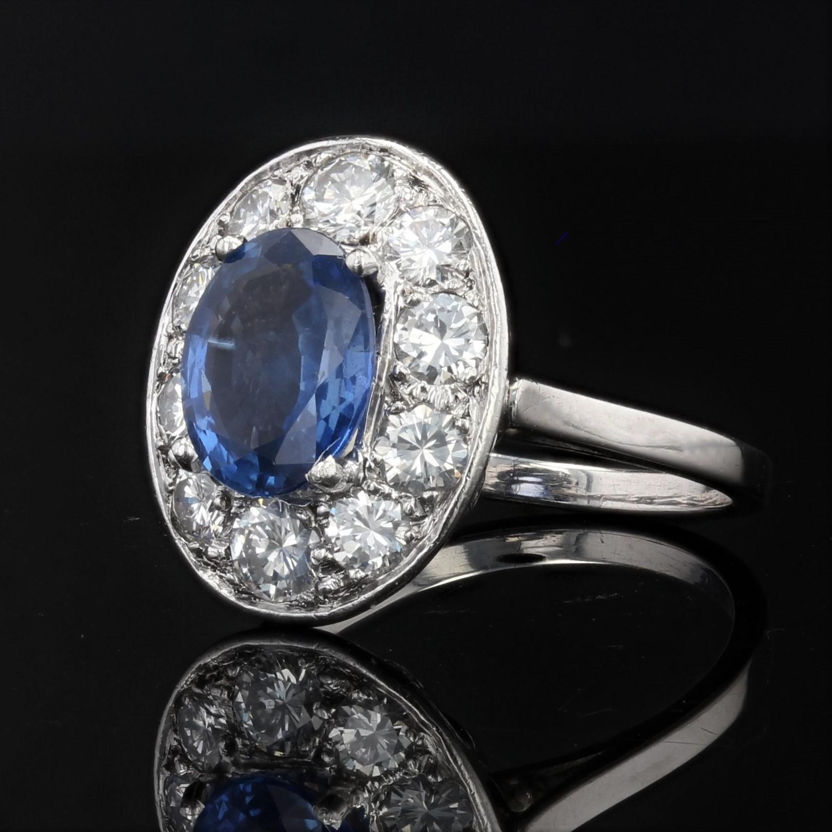French 1950s Sapphire Diamonds 18 Karat White Gold Oval Ring In Excellent Condition For Sale In Poitiers, FR
