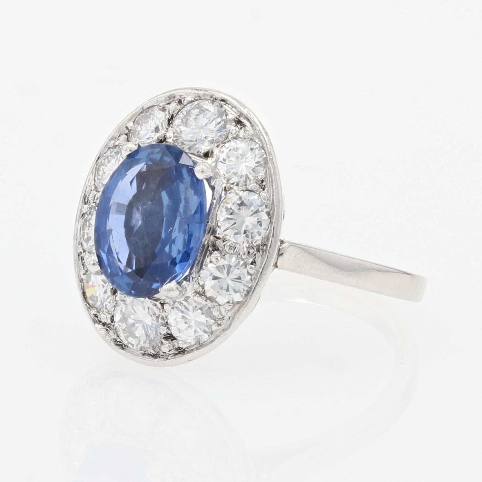 French 1950s Sapphire Diamonds 18 Karat White Gold Oval Ring For Sale 1