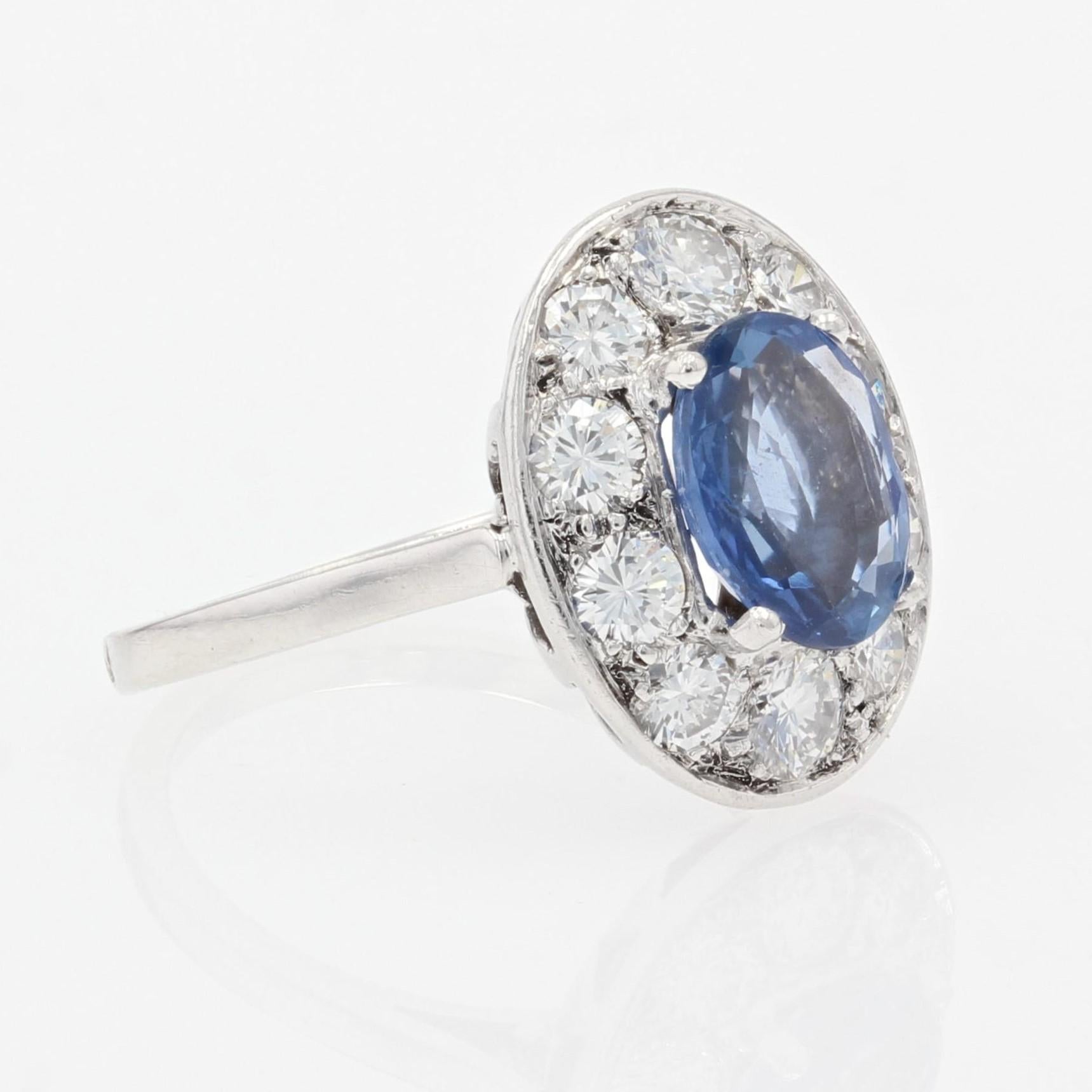 French 1950s Sapphire Diamonds 18 Karat White Gold Oval Ring For Sale 3