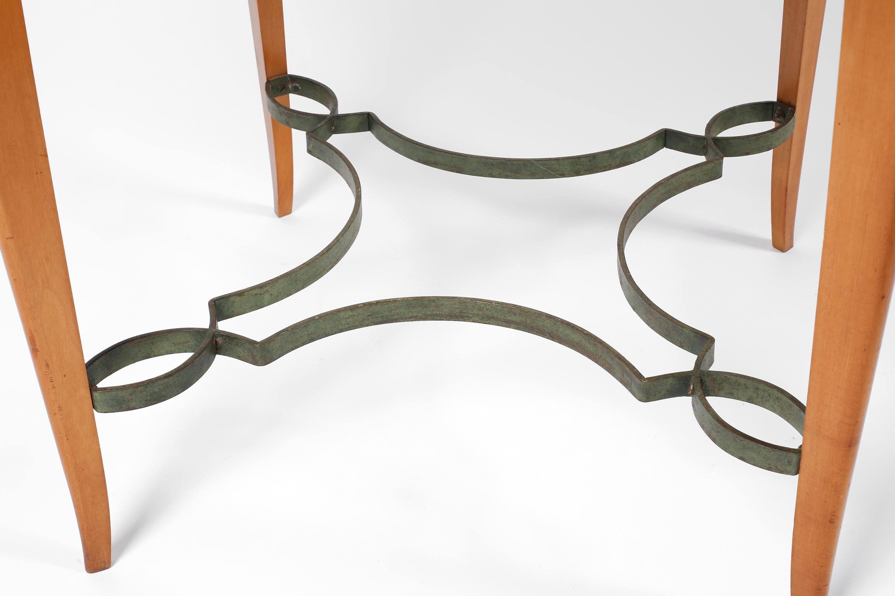 Table centrale circulaire André Arbus en bois satiné des années 1950 en vente 4