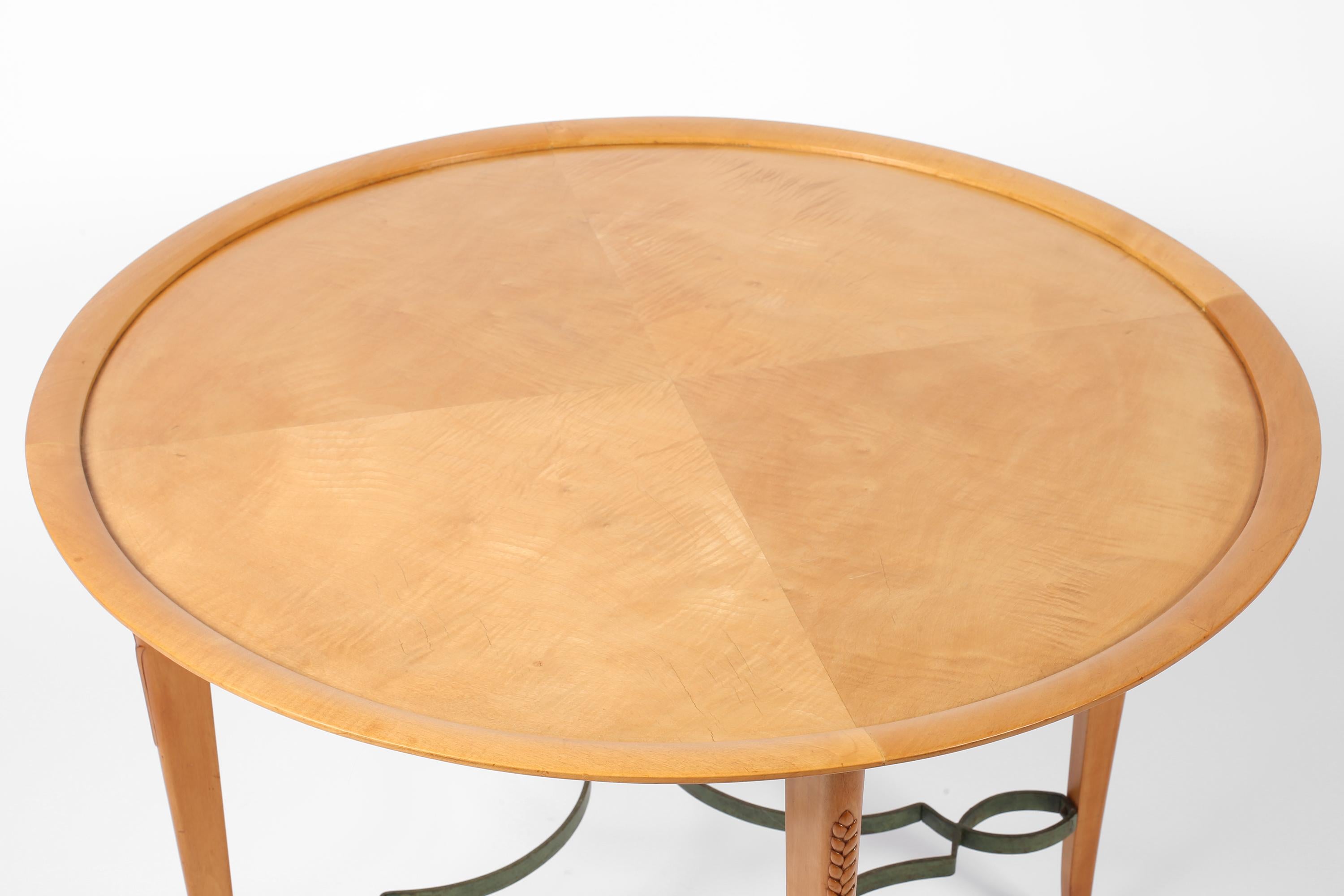 Table centrale circulaire André Arbus en bois satiné des années 1950 en vente 6