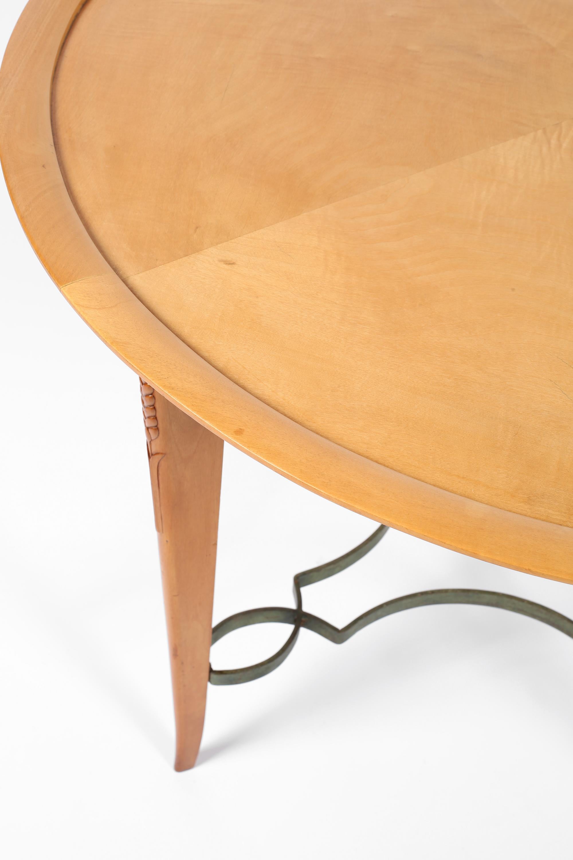 Table centrale circulaire André Arbus en bois satiné des années 1950 Bon état - En vente à London, GB