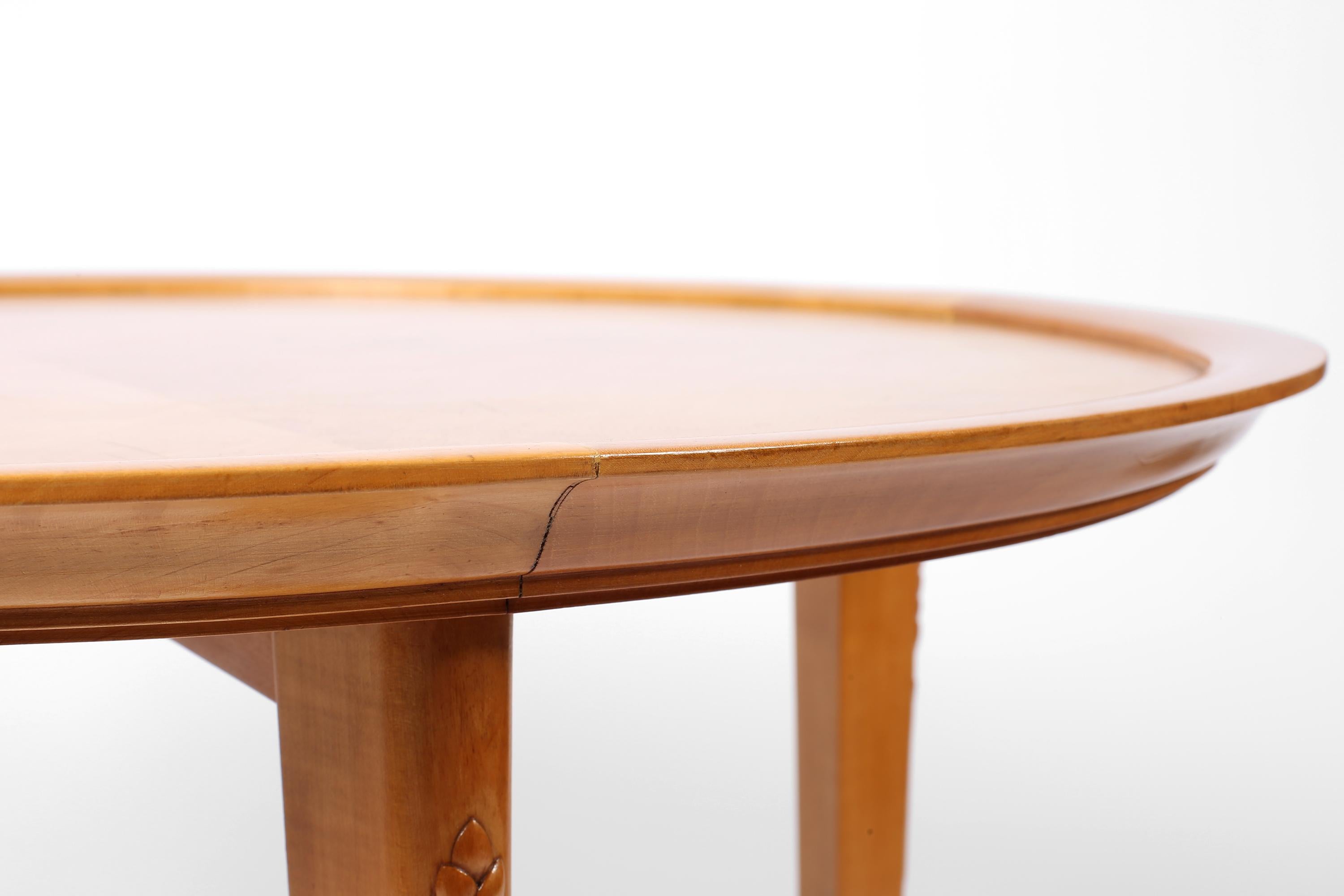 20ième siècle Table centrale circulaire André Arbus en bois satiné des années 1950 en vente