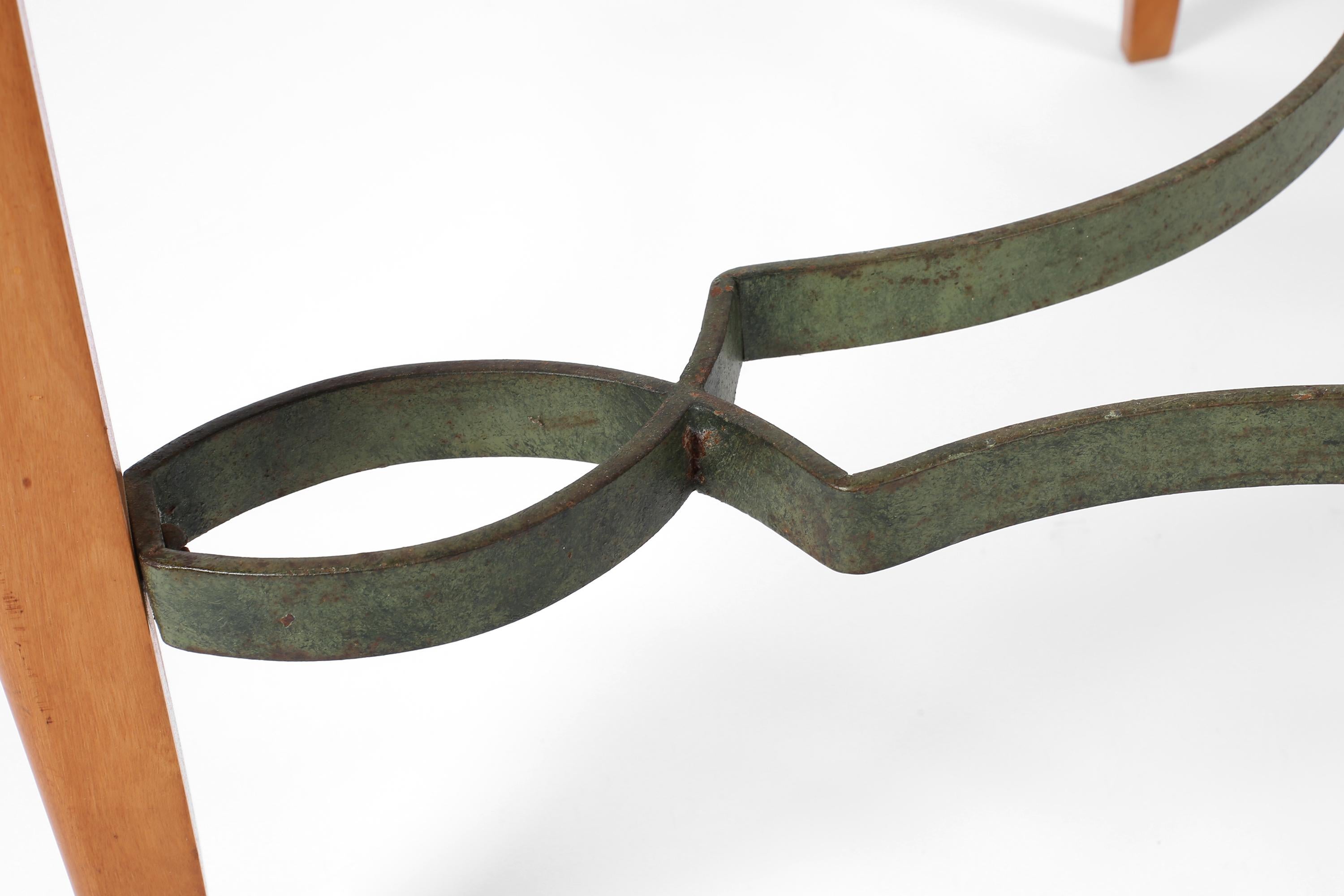 Table centrale circulaire André Arbus en bois satiné des années 1950 en vente 2