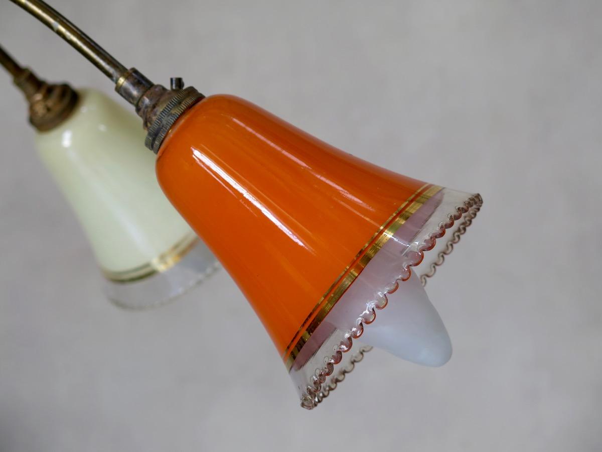 Französischer 1950er Sputnik-Kronleuchter mit farbigen Glasschirmen im Angebot 3