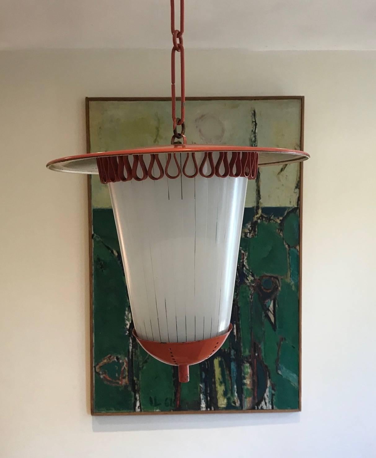 French 1950s Tole and Opaline Lantern In Good Condition In London, GB