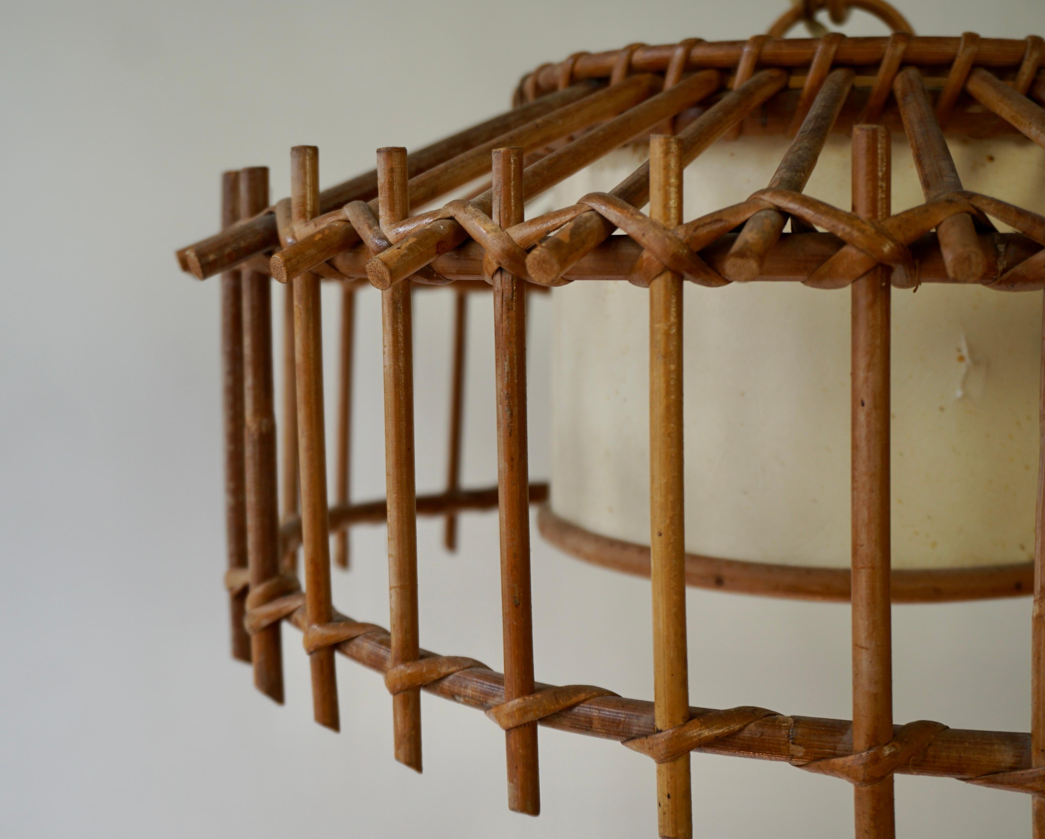 French 1950s Vintage Bamboo & Rattan Pendant Lamp For Sale 5