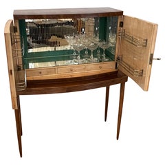 Armoire à cocktail française en noyer des années 1950