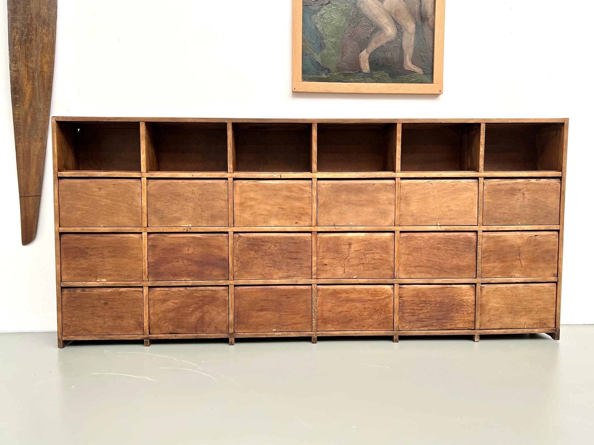Stile provenzale Armadio da laboratorio francese degli anni '50 in vendita