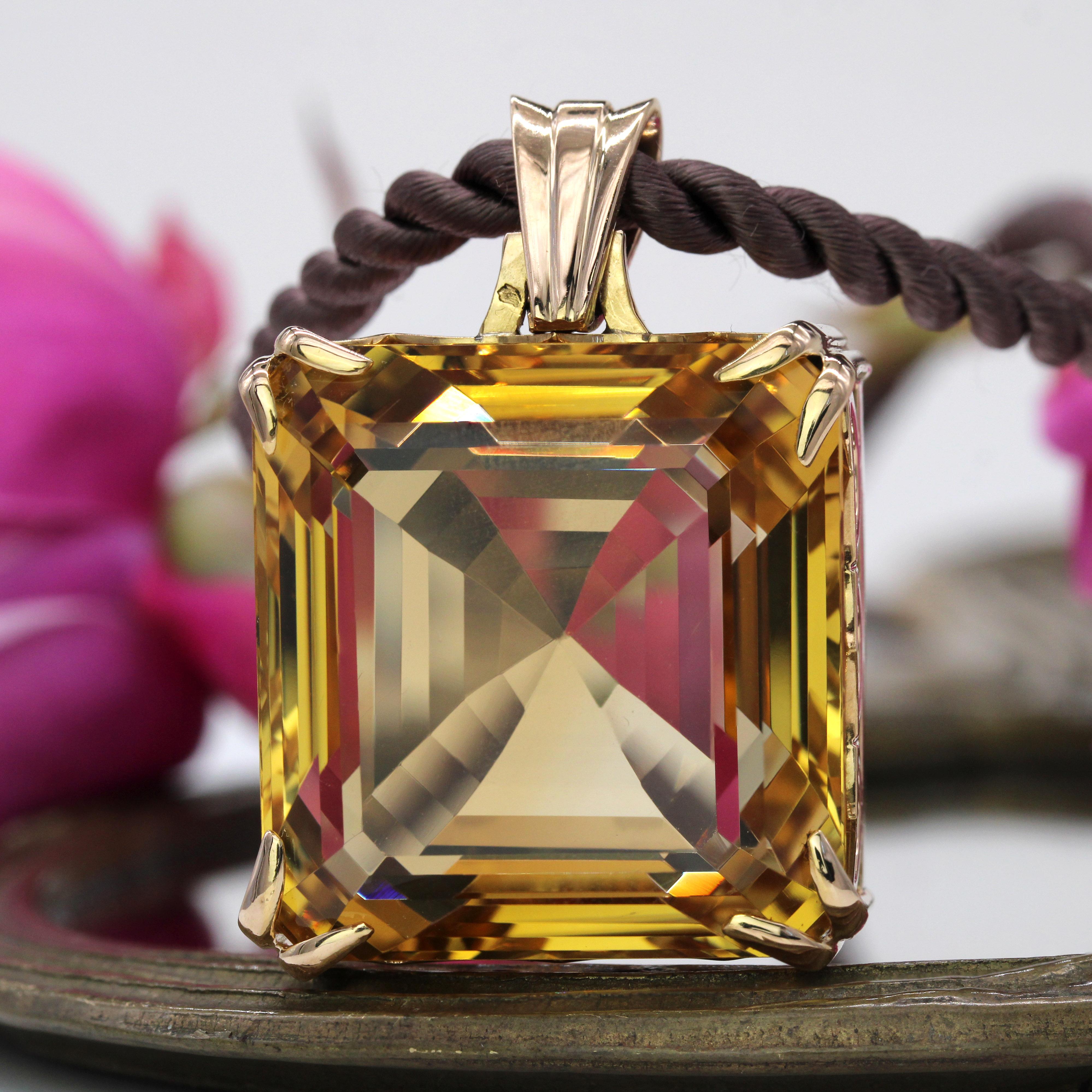 Rétro Ciondolo retrò francese del 1960 in oro rosa 18 carati con citrino da 93 carati in vendita