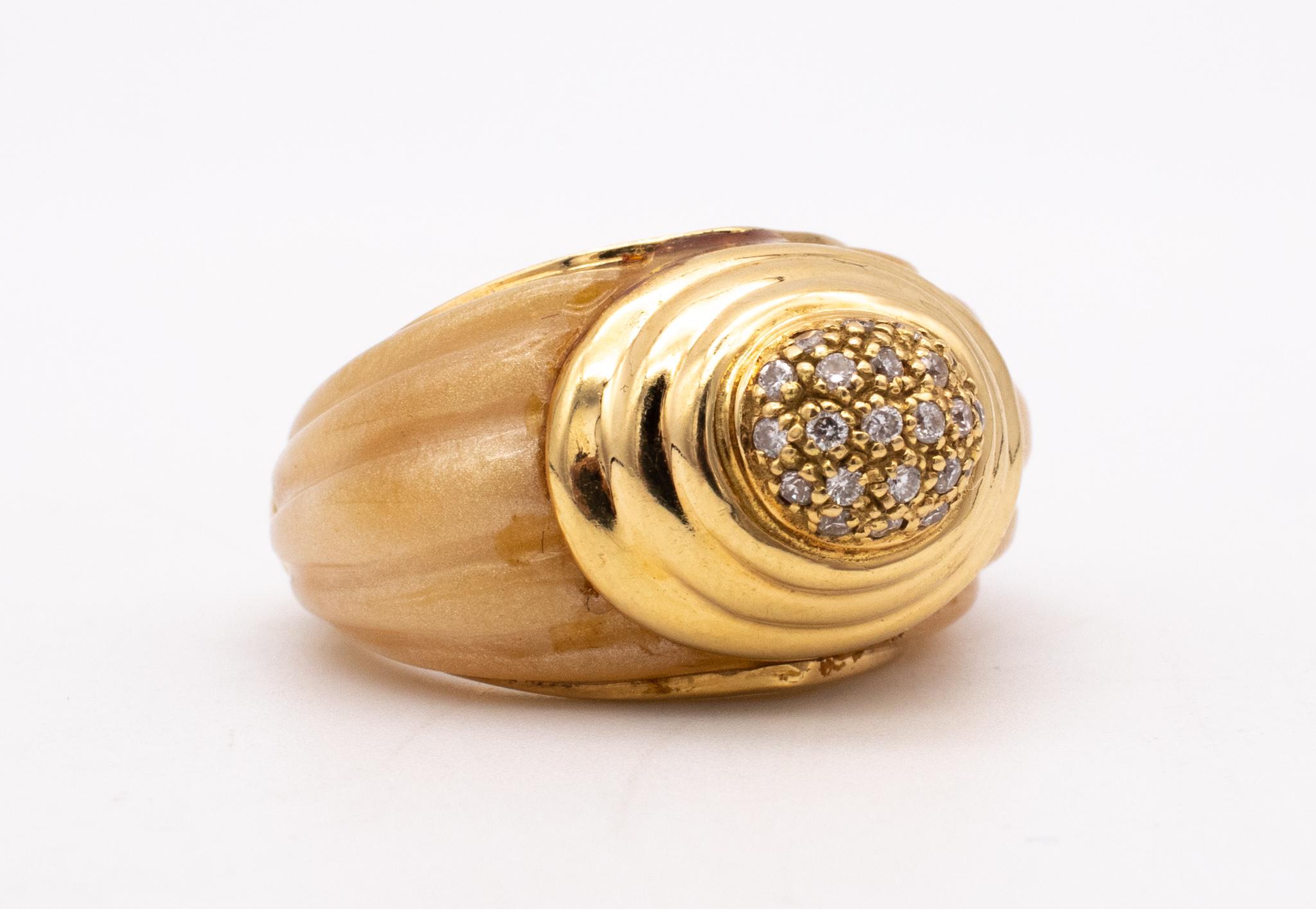Brilliant Cut French 1960 Art Deco Retro Bakelite Cocktail Ring in 18Kt Gold with Diamonds