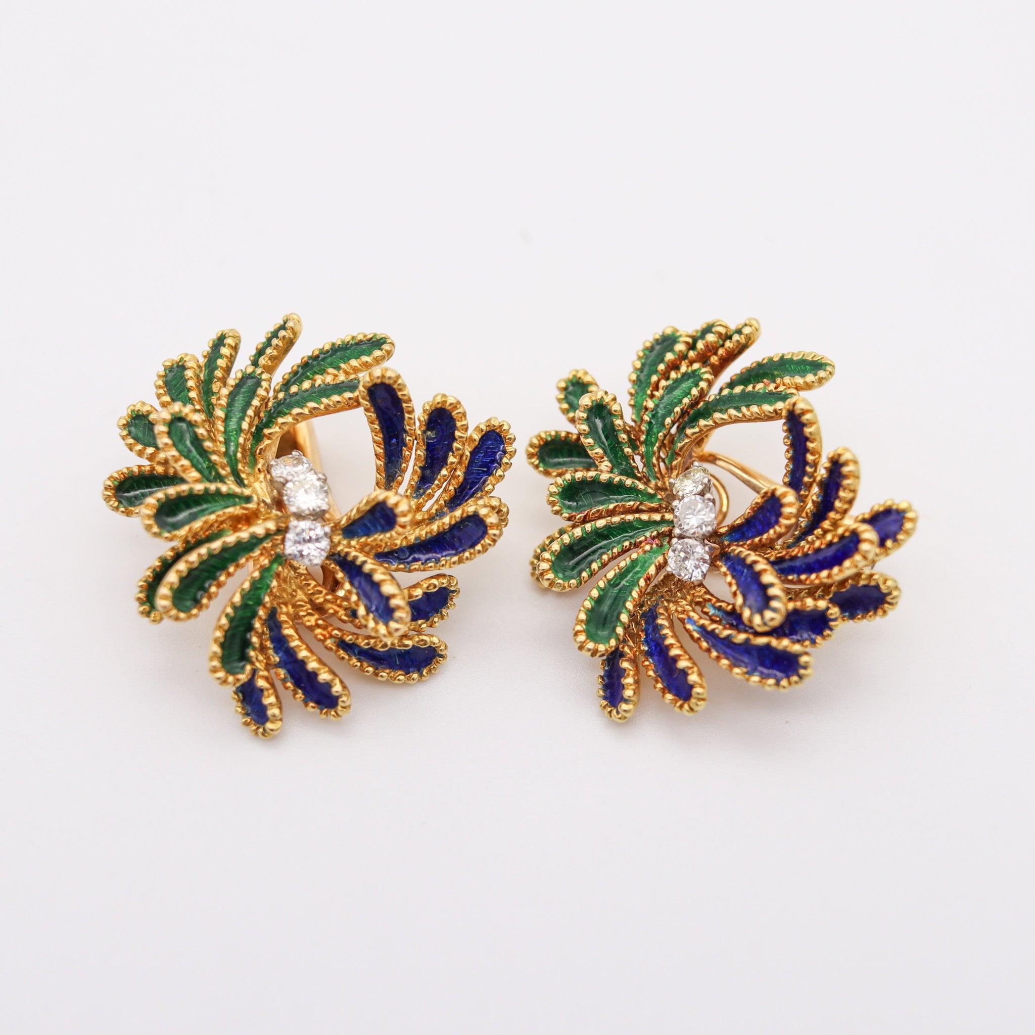 Moderniste Clips d'oreilles rétro modernes français des années 1960 en or jaune 18 carats et diamants en vente