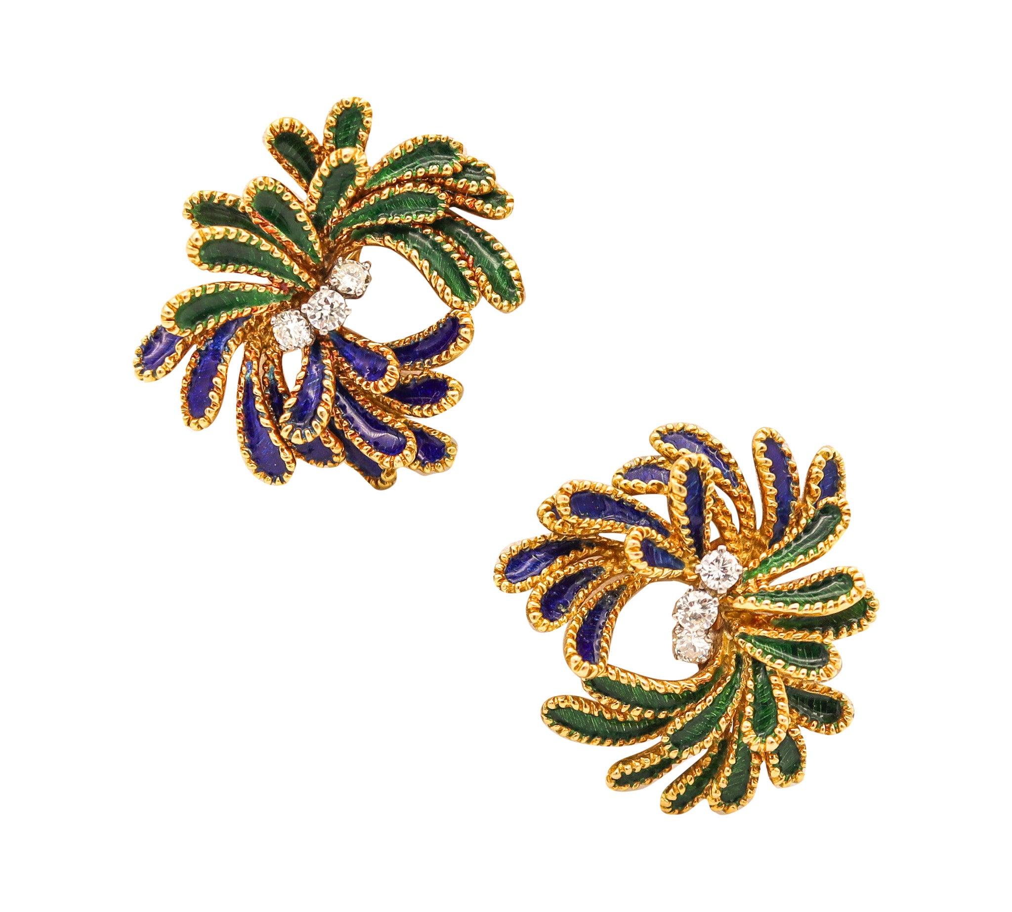 Clips d'oreilles rétro modernes français des années 1960 en or jaune 18 carats et diamants Pour femmes en vente