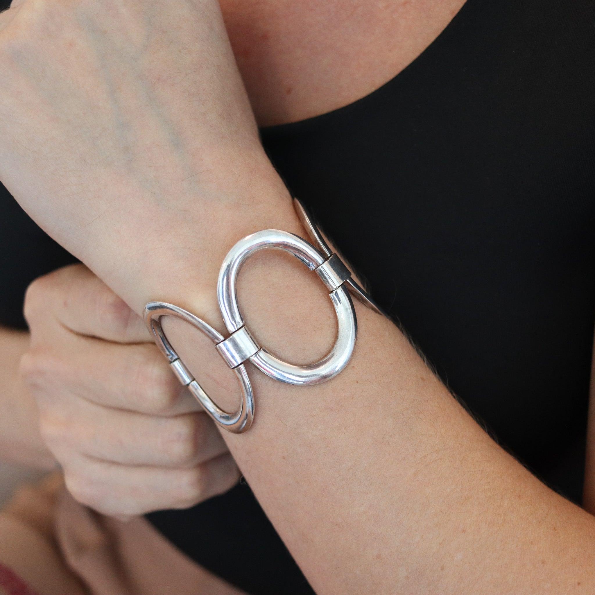 A French classic large links bracelet.

This is a beautiful large bracelet, created in Paris France back in the 1960. The modernist bracelet was designed with five large oval links and carefully crafted in solid .800/.999 sterling silver with high