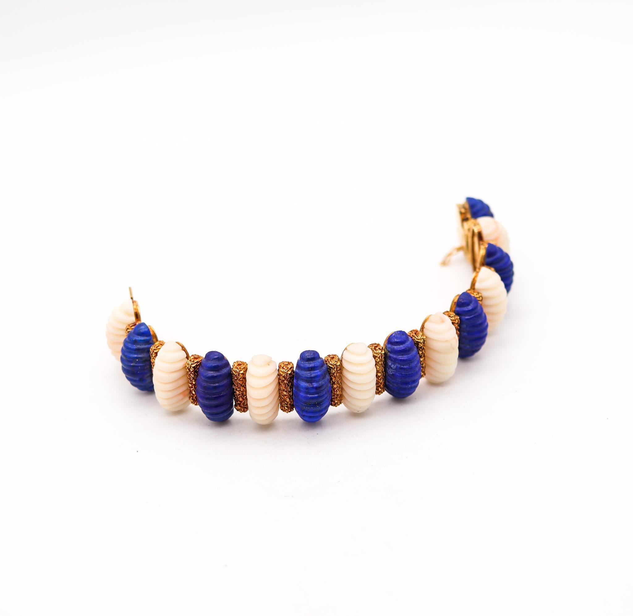 Women's French 1960 Retro modernist Bracelet In 18Kt Gold With 77 Ctw In Lapis And Coral For Sale