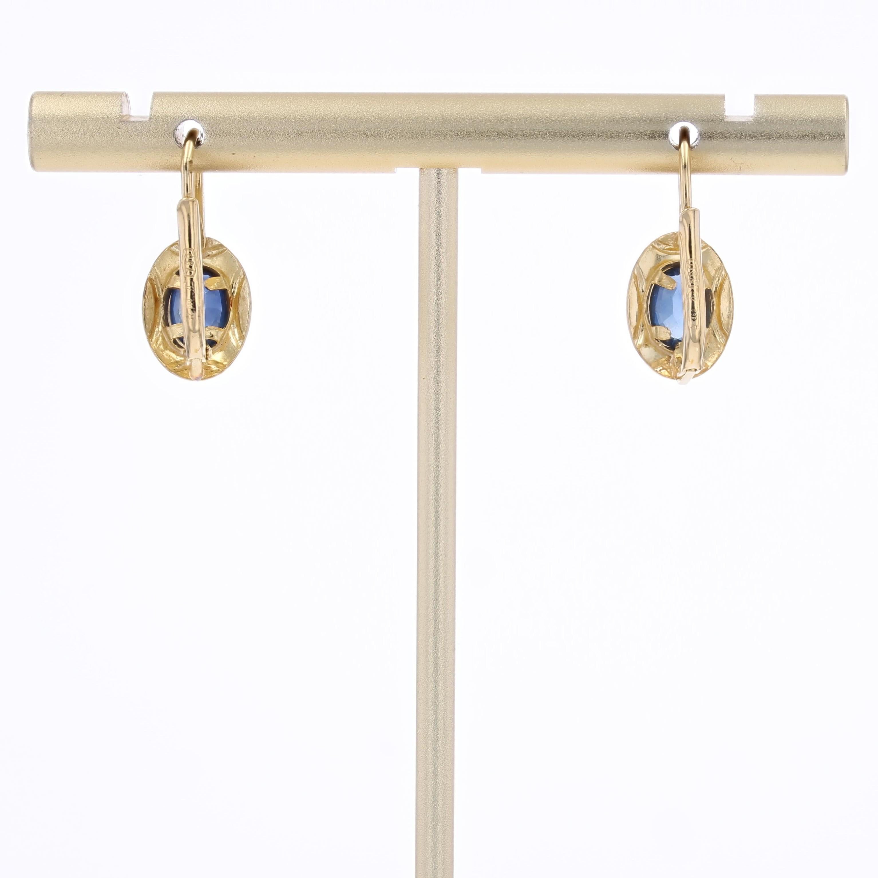 French 1960 Sapphire 18 Karat Yellow Gold Lever-back Earrings For Sale 4