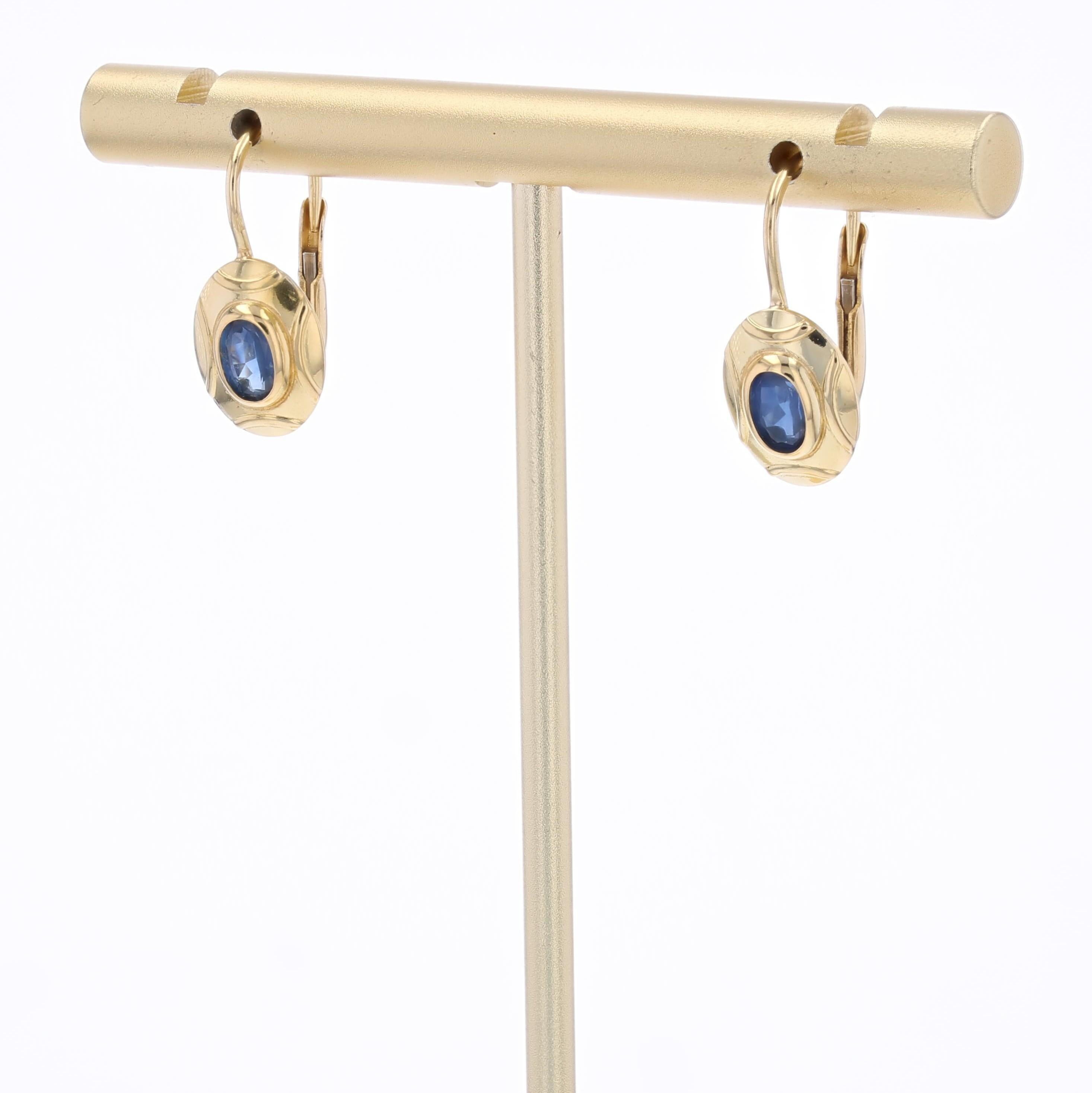 Oval Cut French 1960 Sapphire 18 Karat Yellow Gold Lever-back Earrings For Sale