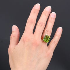 French 1960s 11, 10 Carat Peridot 18 Karat Yellow Gold Ring