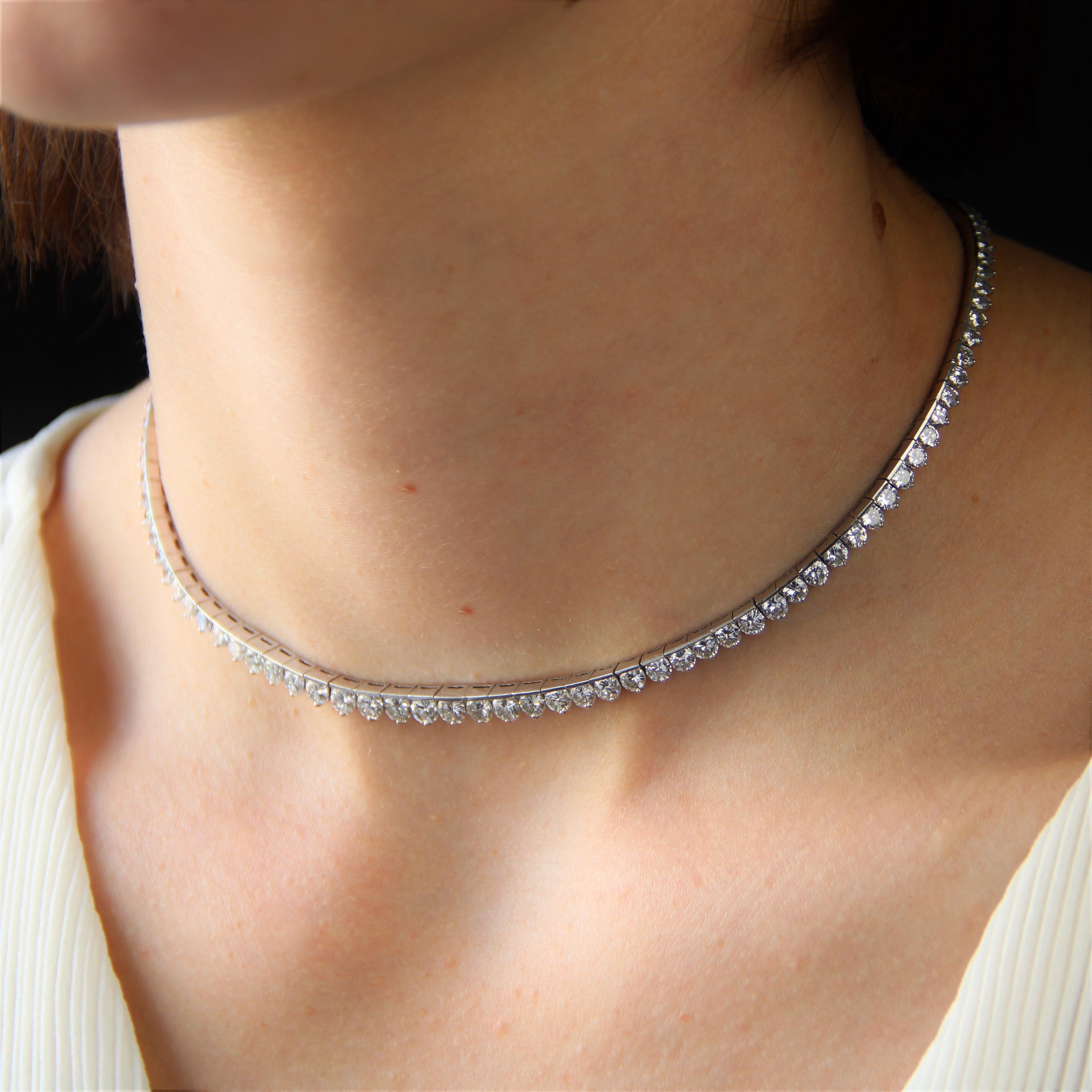 French 1960s 117 Diamonds Platinum River Necklace For Sale 1