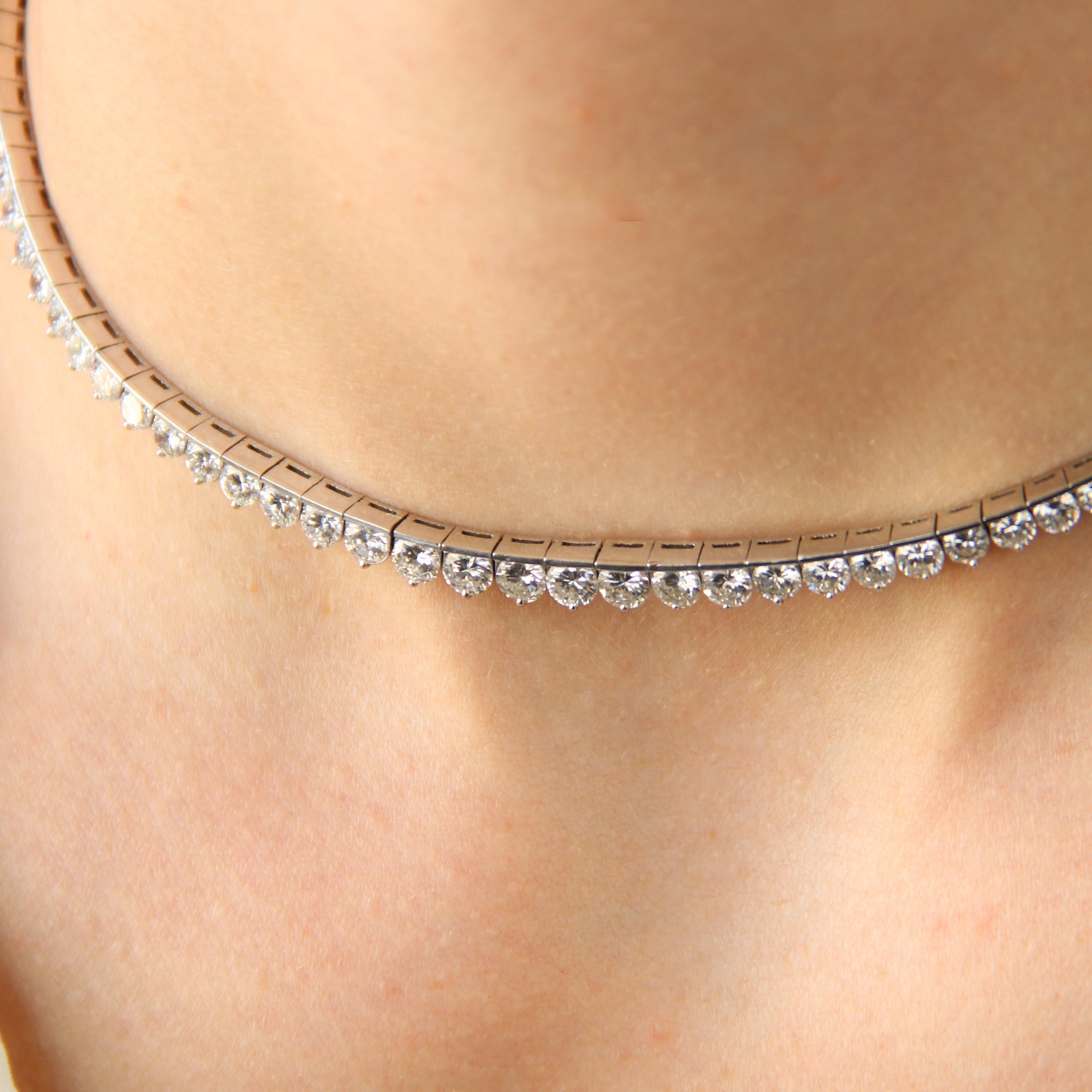 French 1960s 117 Diamonds Platinum River Necklace For Sale 2