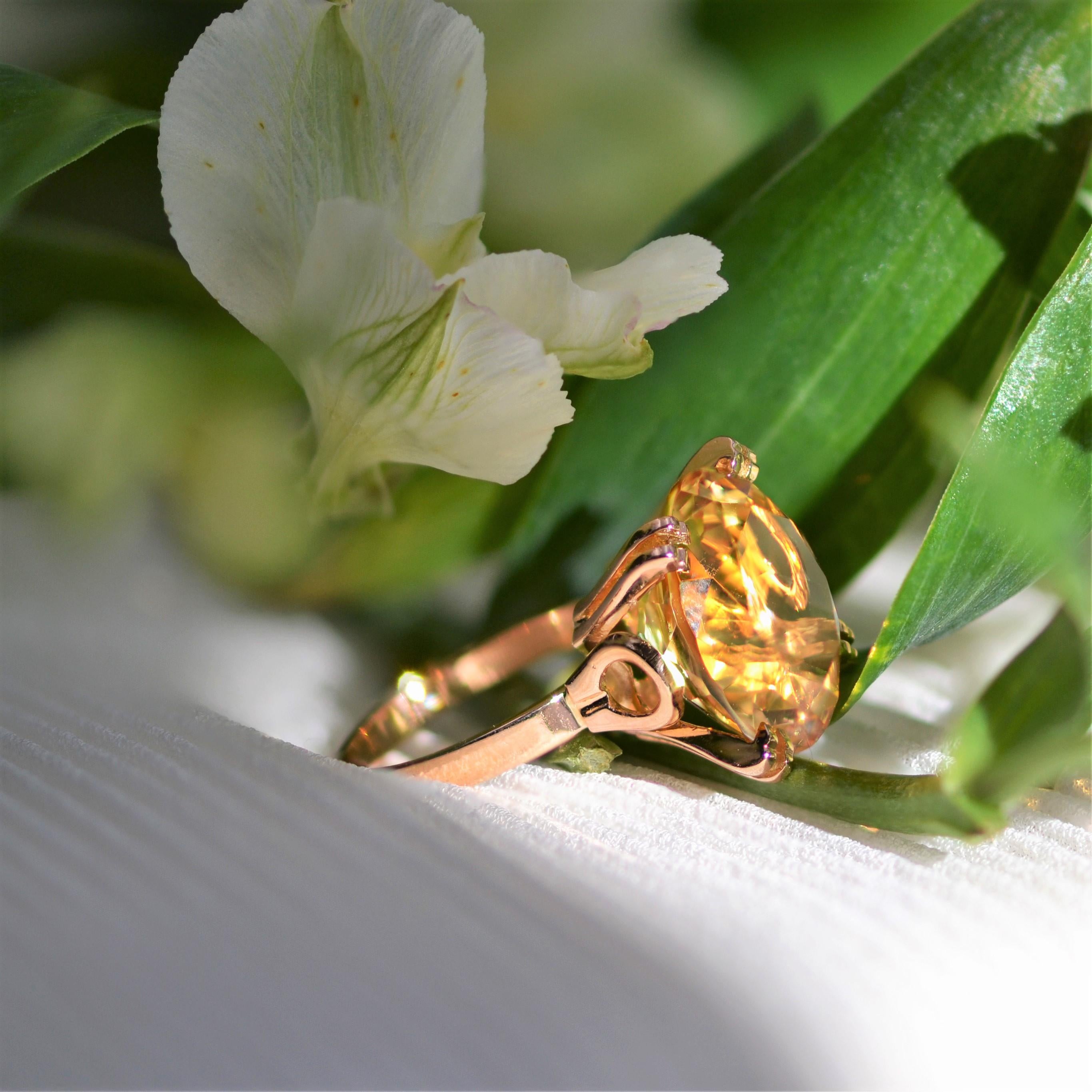 French 1960s 12.90 Carat Citrine 18 Karat Rose Gold Ring For Sale 6