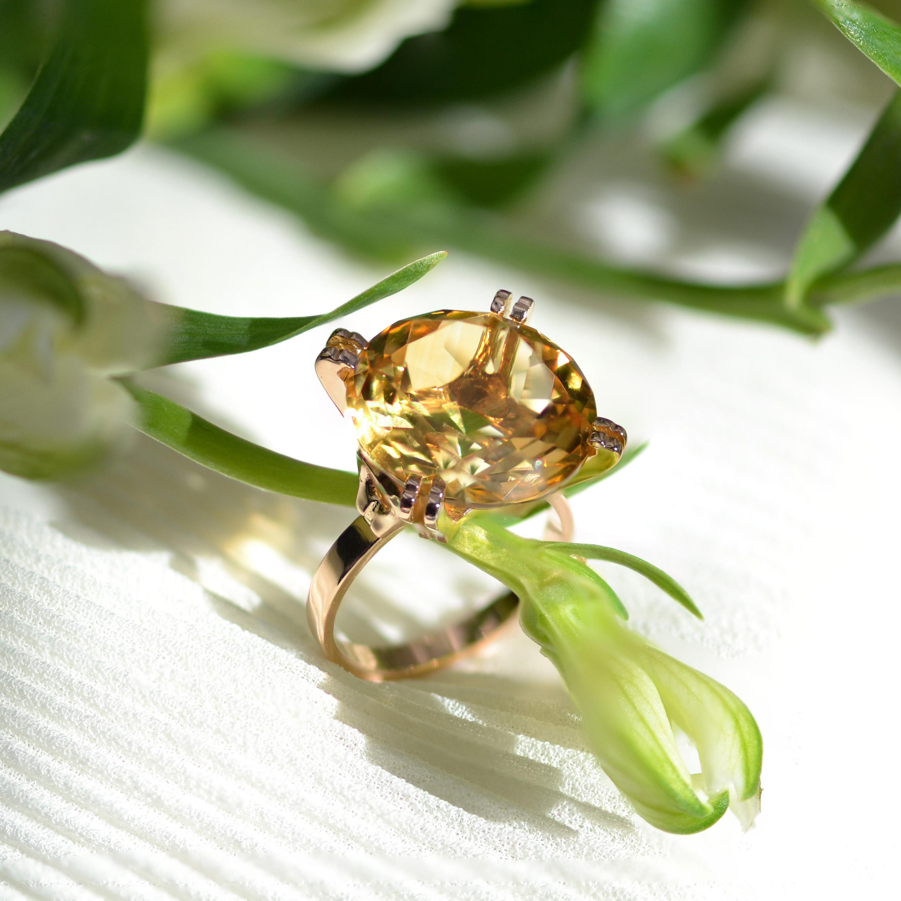 French 1960s 12.90 Carat Citrine 18 Karat Rose Gold Ring For Sale 8