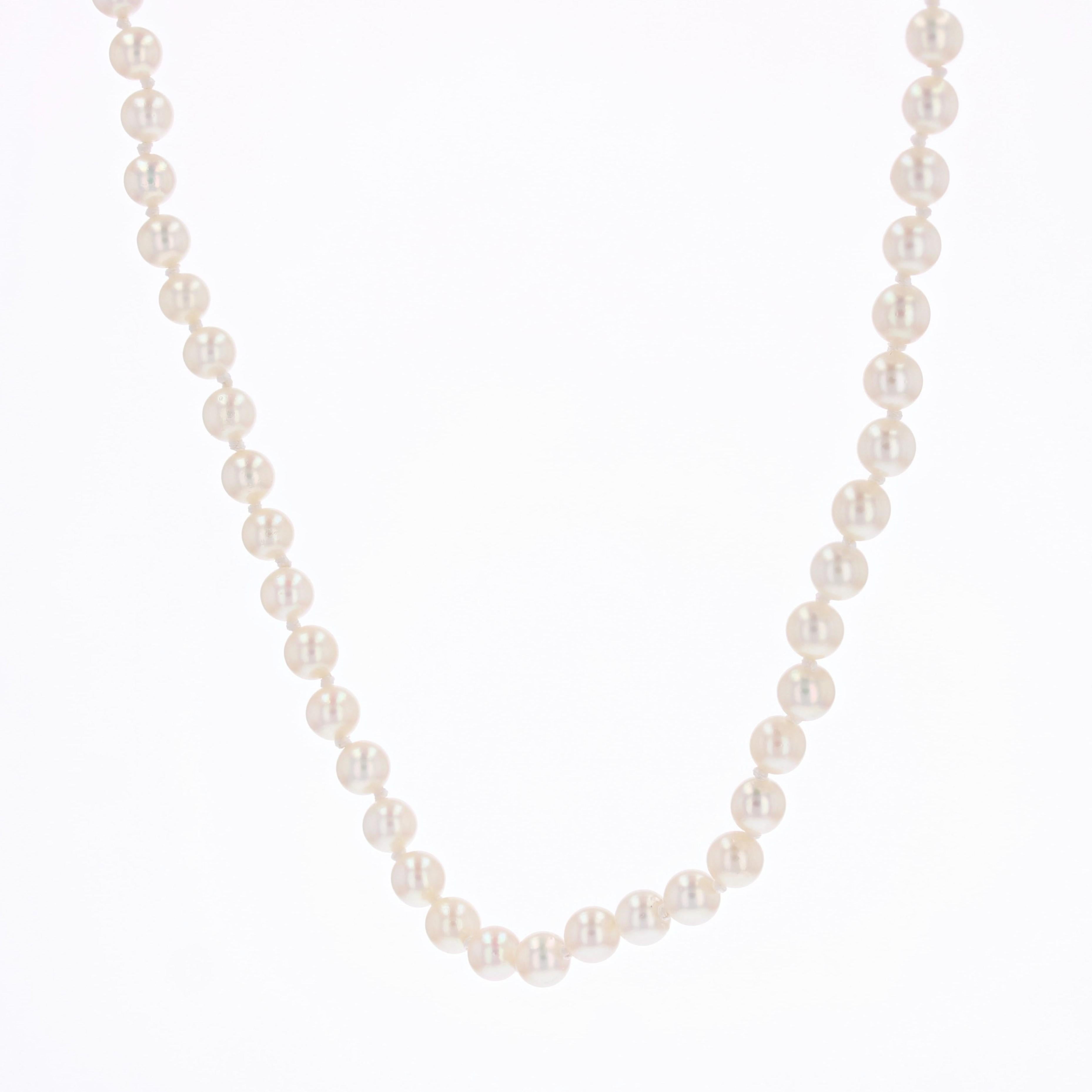 Women's French 1960s 18 Karat Rose Gold Clasp Cultured Pearl Choker Necklace For Sale