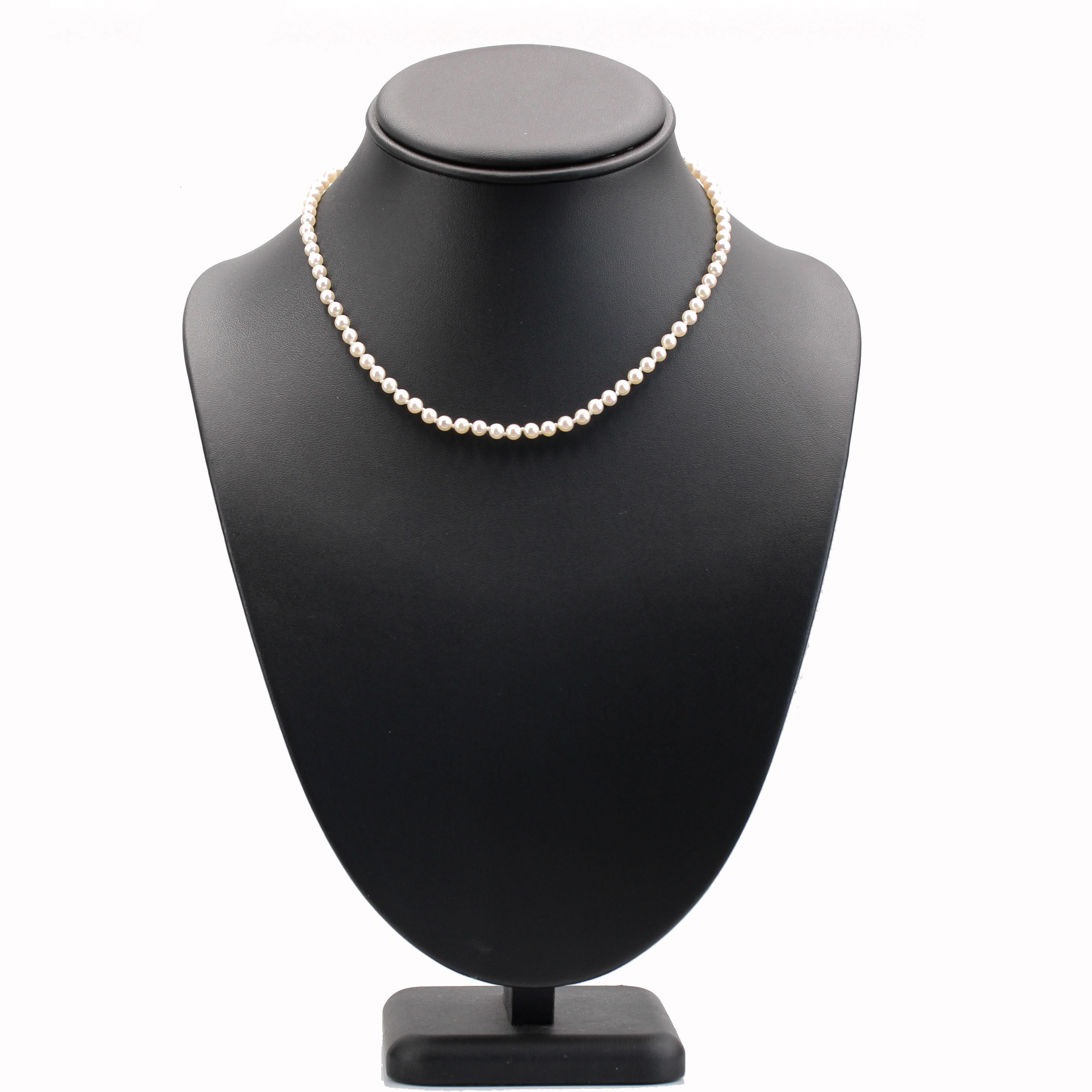 French 1960s 18 Karat Rose Gold Clasp Cultured Pearl Choker Necklace For Sale 1