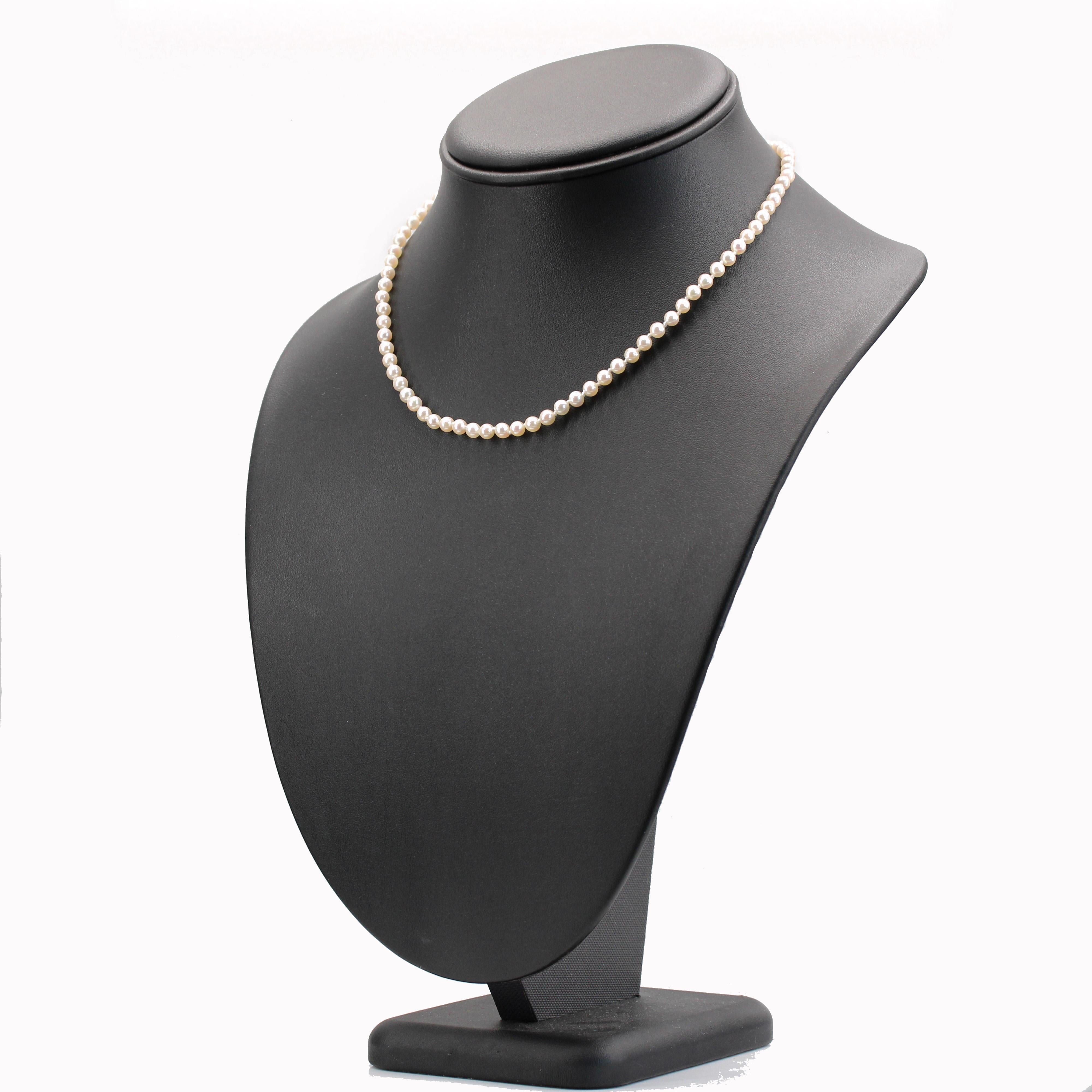 French 1960s 18 Karat Rose Gold Clasp Cultured Pearl Choker Necklace For Sale 2